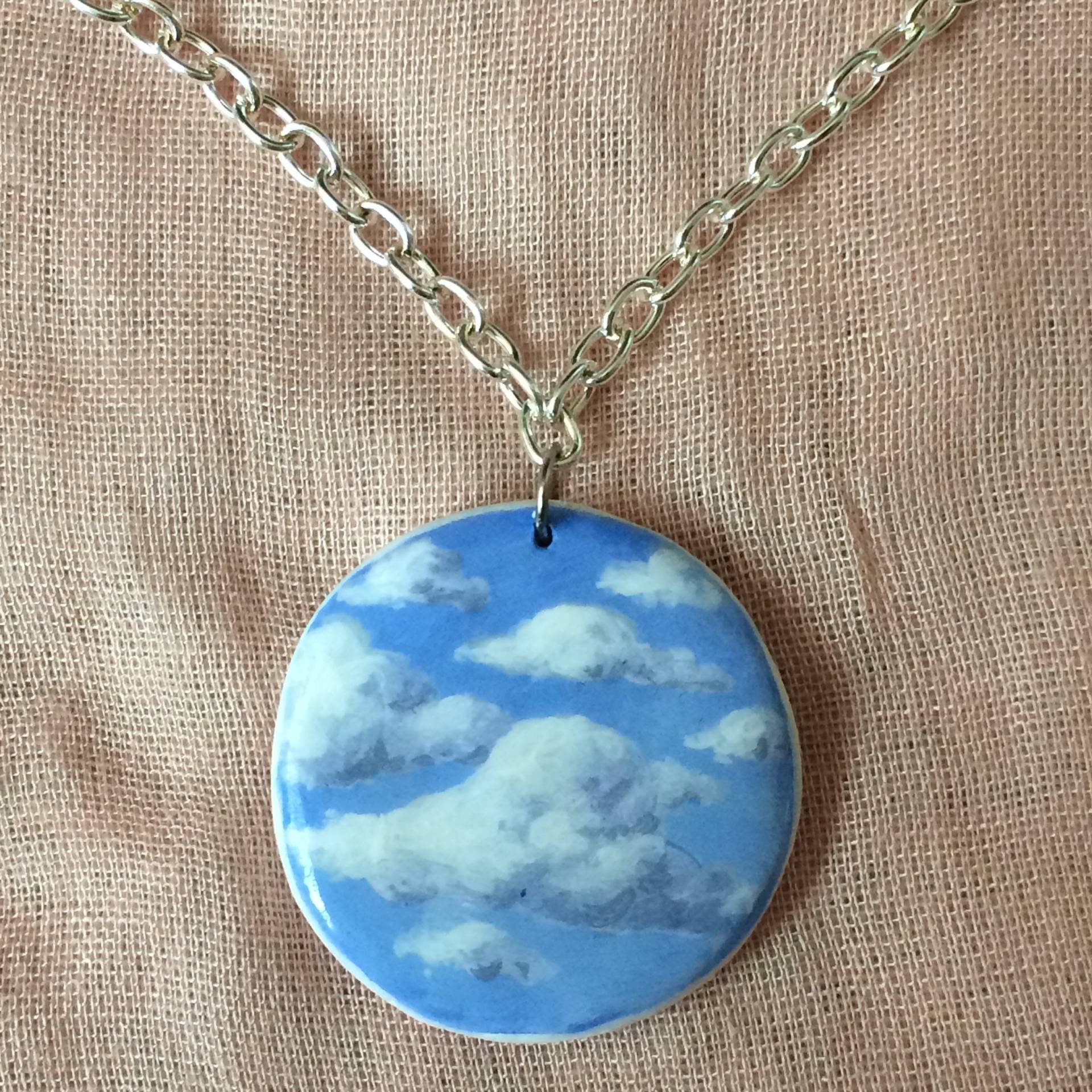 Wolke Charmehalskette - Flauschig & Blau Wolke Charmehalskette - Flauschig & Blau von lillmartinez