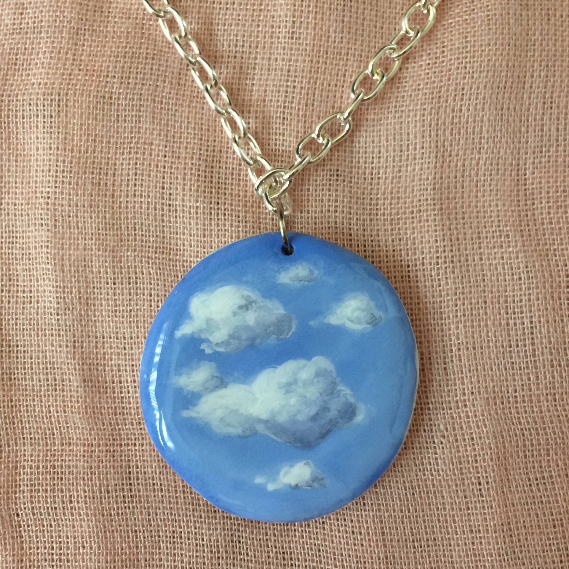 Wolke Charmehalskette - Flauschig & Blau Wolke Charmehalskette - Flauschig & Blau von lillmartinez