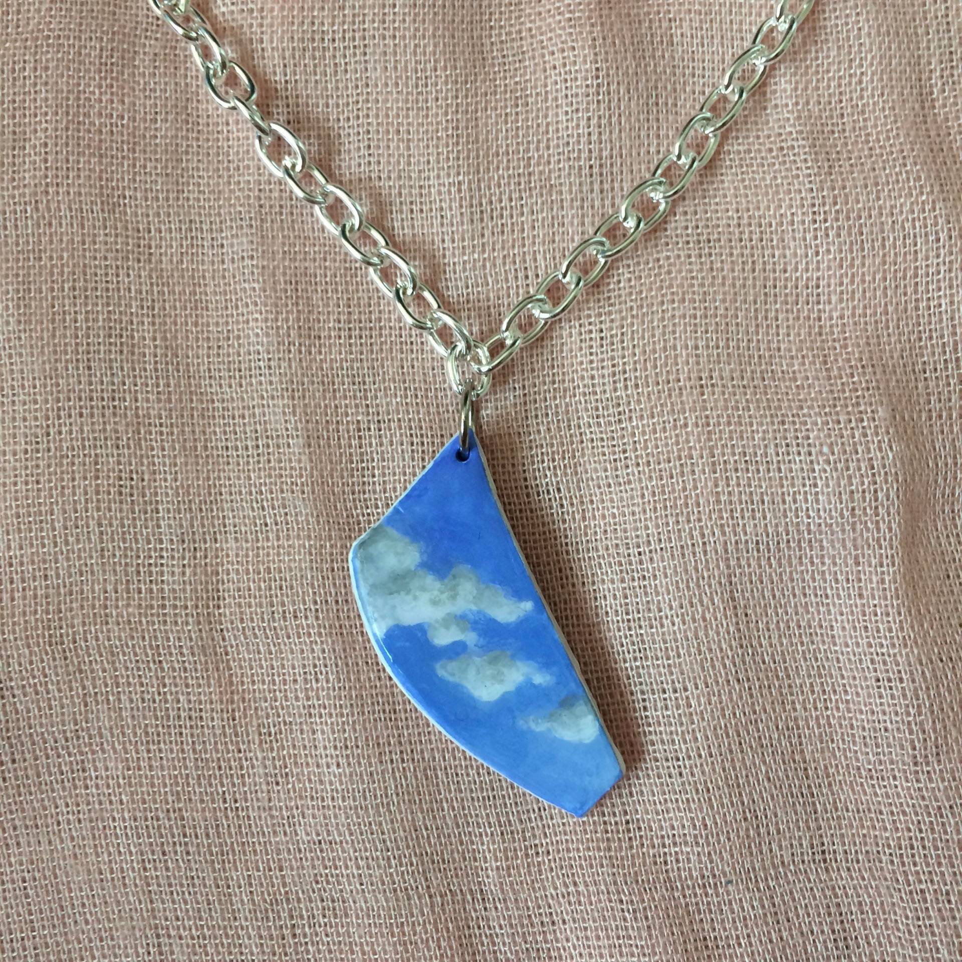 Wolke Charmehalskette - Stück Blauer Himmel Wolke Charmehalskette - Stück Blauer Himmel von lillmartinez