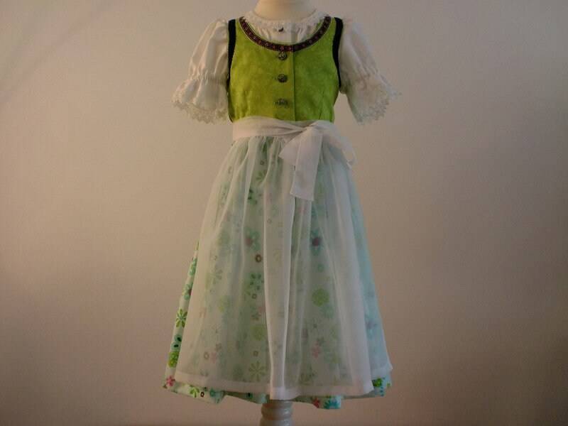 Kinderdirndl Mit Bluse, /110 Nr.14 von lillysell4