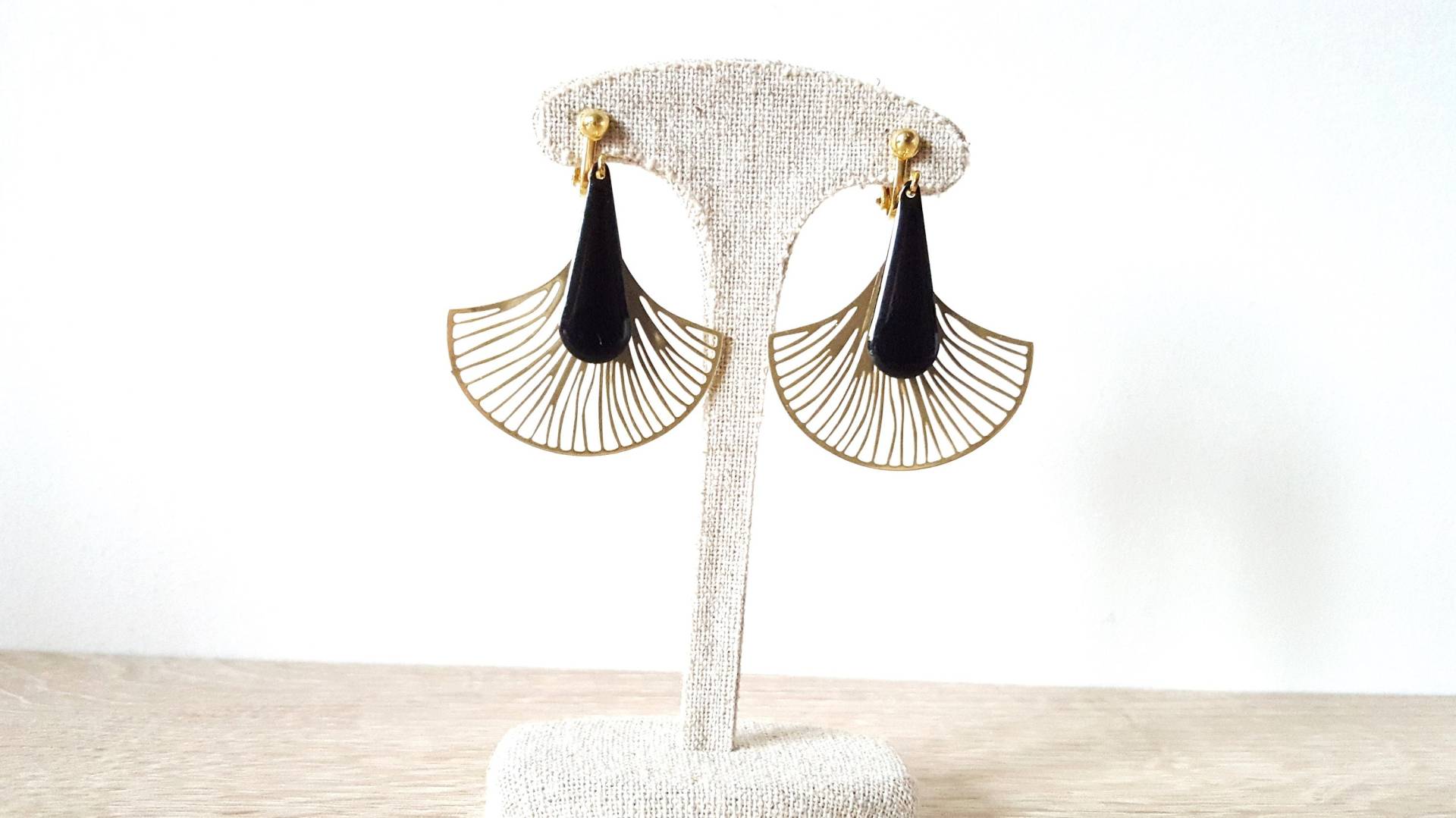 Ohrclips, Art-Deco-Clips, Goldenes Und Lasergeschnittenes Ginkgoblatt, Schwarzer Tropfen Ohrclips, Art-Deco-Clips, Goldenes Und Lasergeschnittenes Ginkgoblatt, Schwarzer Tropfen von lilotfilles