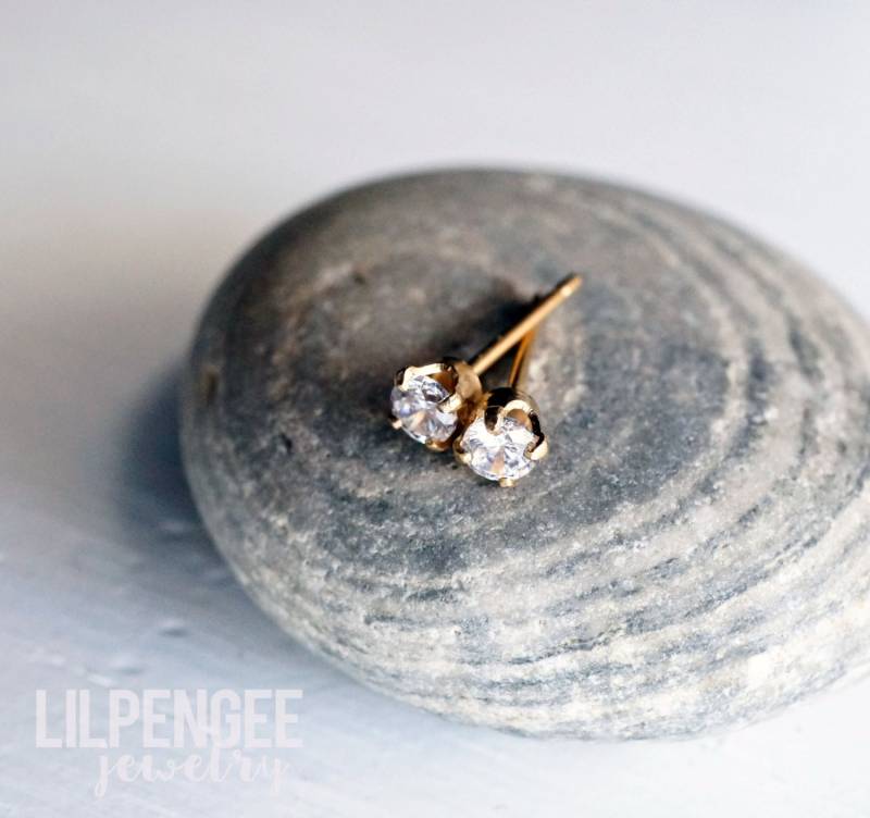 3mm Kristall Cz Nieten. Edelstein-Bolzen. Kleine Edelstein-Ohrringe. Gold Oder Silber. Zirkonia Funkelnde Ohrringe. Diamantbolzen von lilpengee