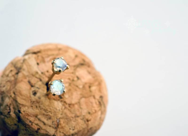 3mm Labradorit Ohrstecker. Edelstein Winzige Ohrringe. Gold Oder Silber. Blaue Ohrringe von lilpengee