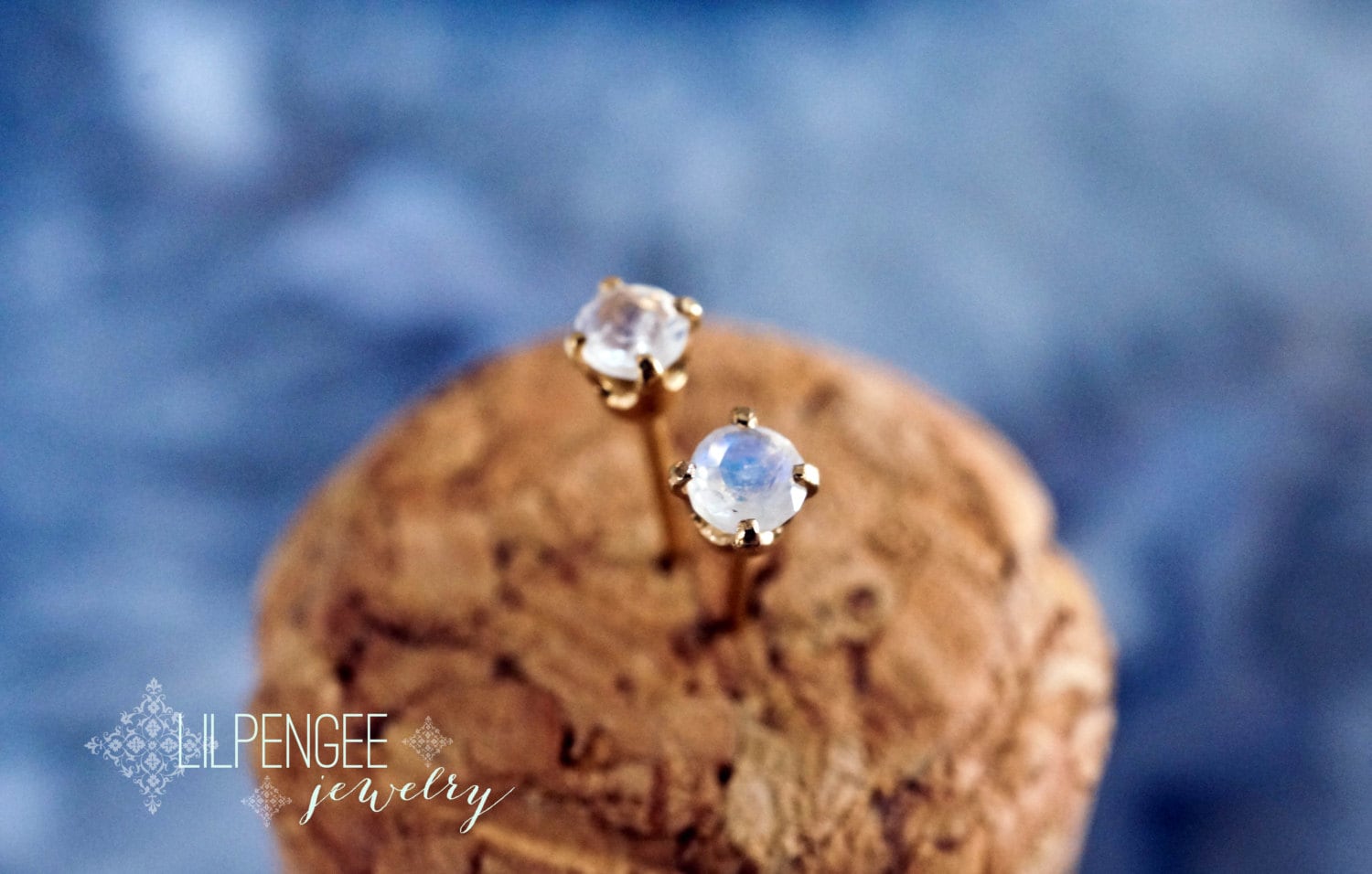 3mm Mondstein Ohrstecker. Edelstein Kleine Ohrringe. Gold Oder Silber. Blaue Blitz Ohrringe 3mm Mondstein Ohrstecker. Edelstein Kleine Ohrringe. Gold Oder Silber. Blaue Blitz Ohrringe von lilpengee