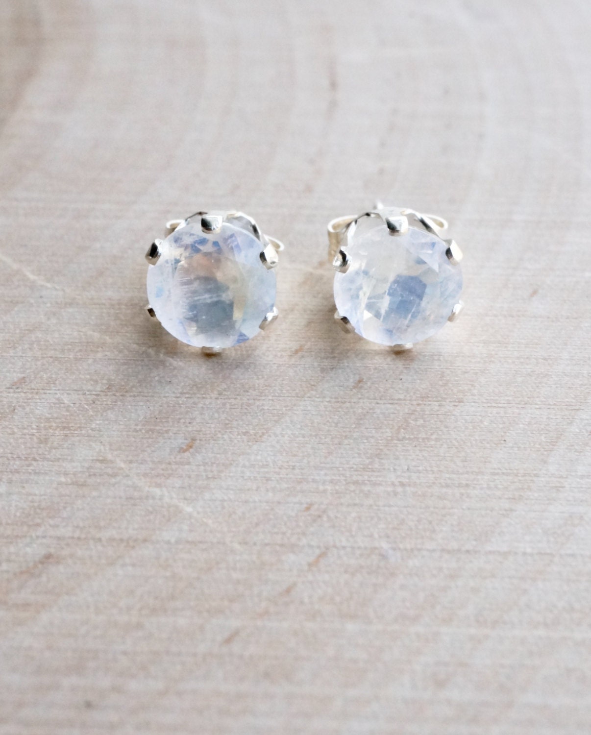 6 Mm Regenbogen Mondstein Ohrstecker. Juni Geburtsstein. Weiße Edelstein Gold Oder Silber 6 Mm Regenbogen Mondstein Ohrstecker. Juni Geburtsstein. Weiße Edelstein Gold Oder Silber von lilpengee