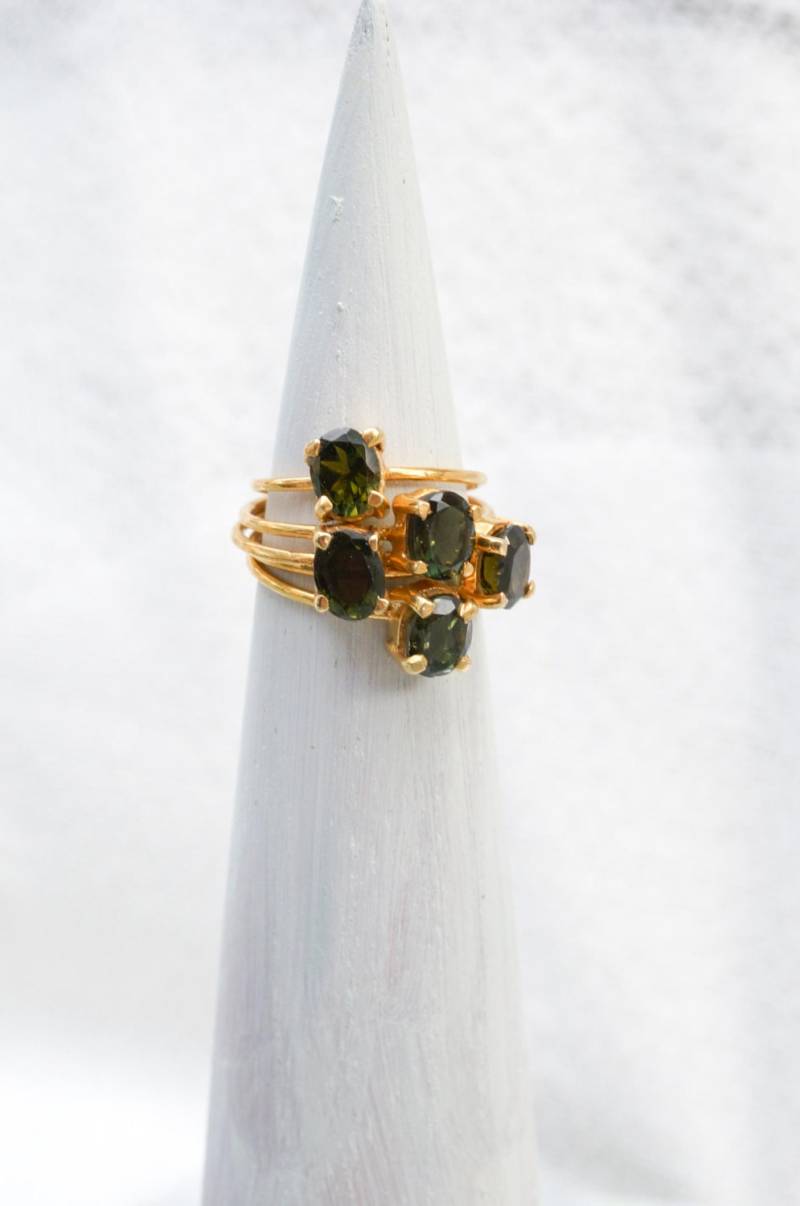 6mm Grüner Turmalin Oval Geschliffener 14K Gold Fill Ring. Stapelbare Ringe. Zierliche Edelstein Ring Hellgrün Edelstein von lilpengee