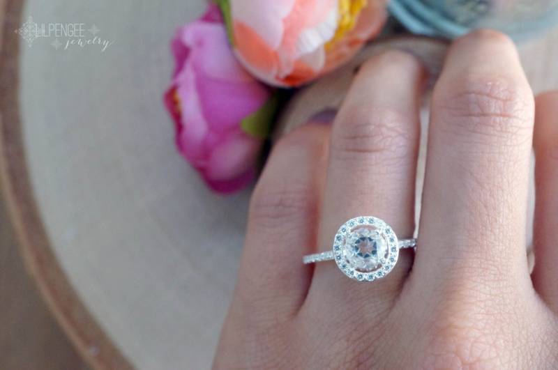 Aria - 6mm Weißer Topas Cz Heiligenschein Ring. Diamant Pave Verlobungsring. Sterling Silber Edelstein Ring Mit Brillantschliff. Größe 18 cm von lilpengee