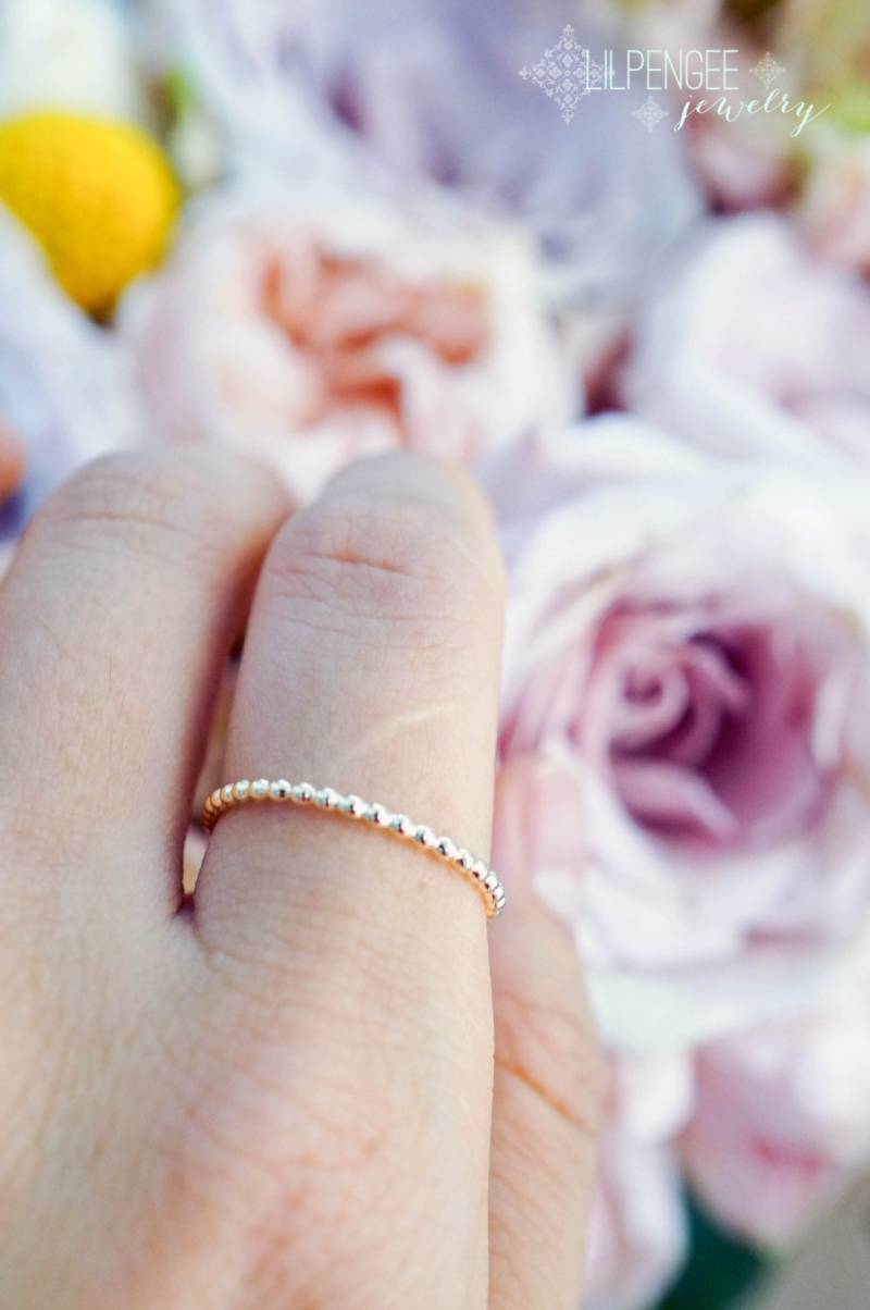 Gold Bella - 14K Gold-Fill Gepunkteter Ring. Stapelring. Umrandeten Goldband. Zierlicher von lilpengee