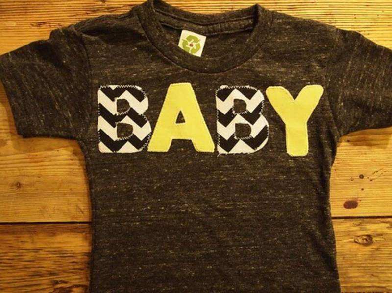 Baby Tshirt Baby Geschenk Chevron Sibling Shirt Bio-Mischung Säugling T-Shirt von lilthreadzclothing