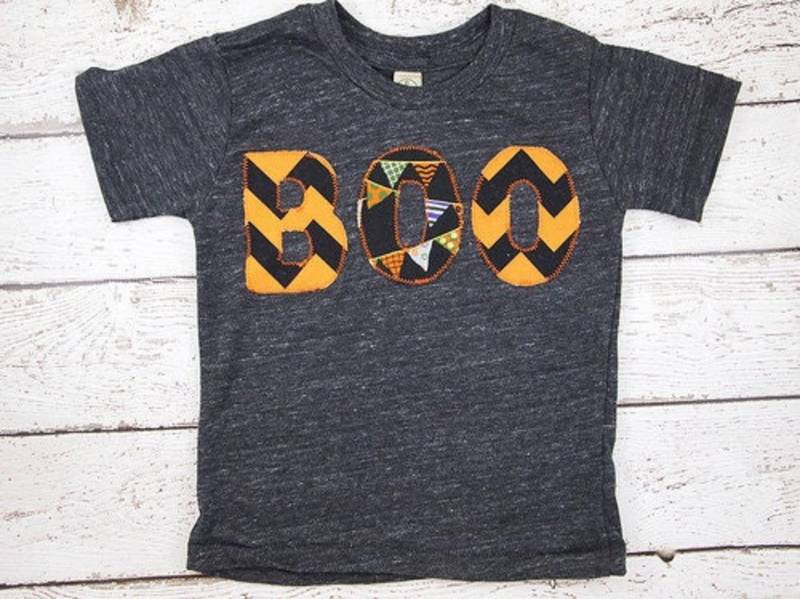 Halloween Shirt Kinder Halloween T-Shirt Boo Chevron Und Buntstifte Designs Für Baby Kleinkind von lilthreadzclothing