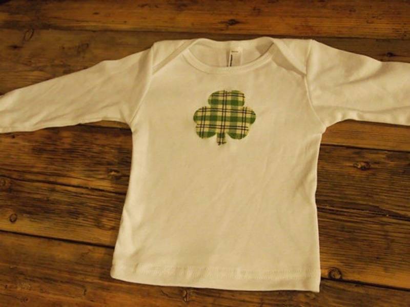Kleeblatt Shirt St. Patricks Day Grün Kariert von lilthreadzclothing