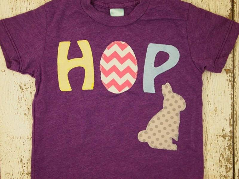 Osterhase Osterei Hop Ostern Shirt Kinder Chevron Kaninchen Jungen Und Mädchen T-Shirt Farben Drucke Etc Säugling Kleinkind Jugend Besonders von lilthreadzclothing