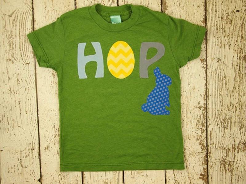 Osterhase Osterei Hop Ostern Shirt Kinder Chevron Kaninchen Jungen Und Mädchen T-Shirt Farben Drucke Etc Säugling Kleinkind Jugend Besonders von lilthreadzclothing