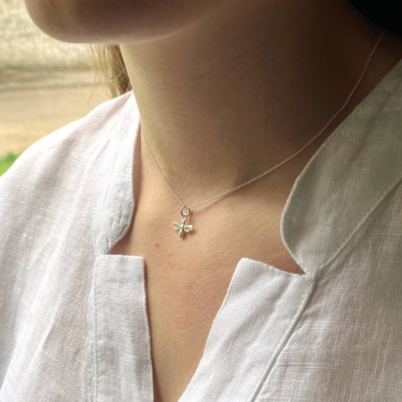 Kleine Biene Charm Halskette Sterling Silber von limetreedesign