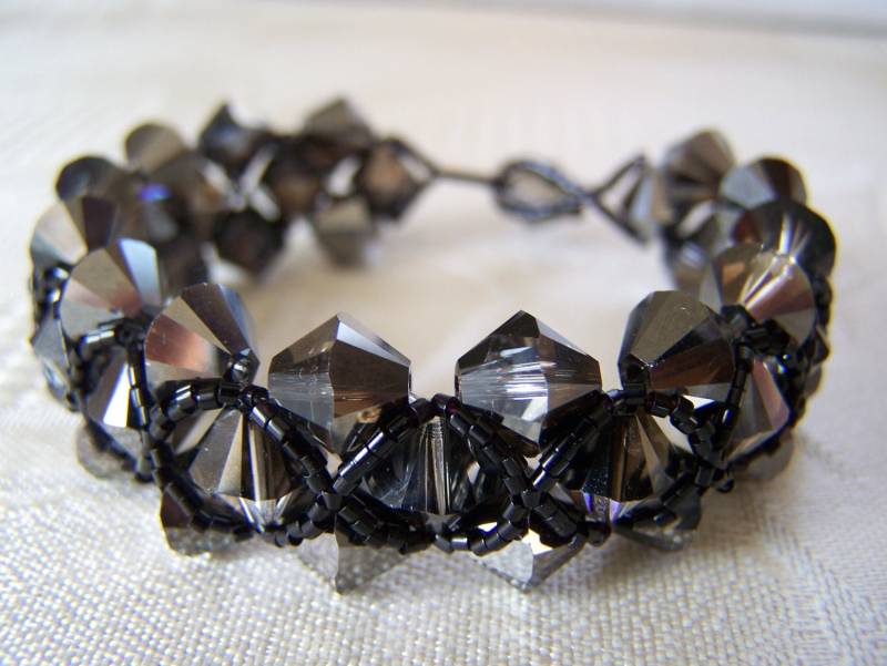 Armband Swarovski Silver Crystal Night Right Angle Weave von lindasorigjewelry