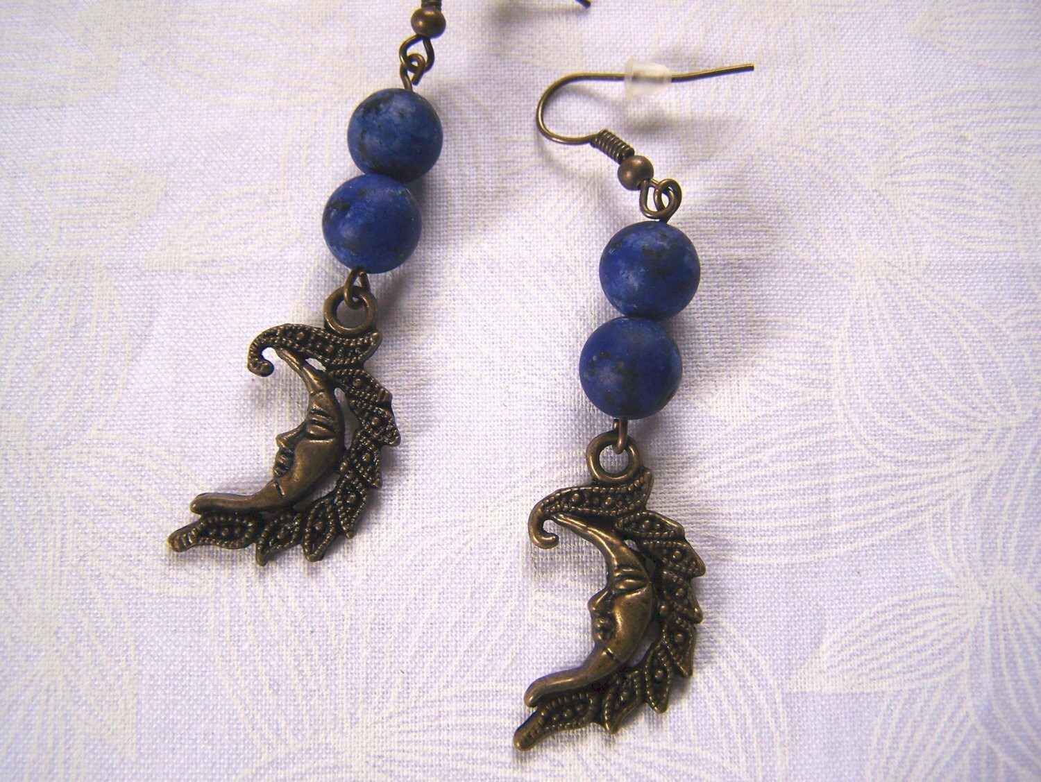 Halbmond Ohrringe Jugendstil Aus Antik-Messing von lindasorigjewelry