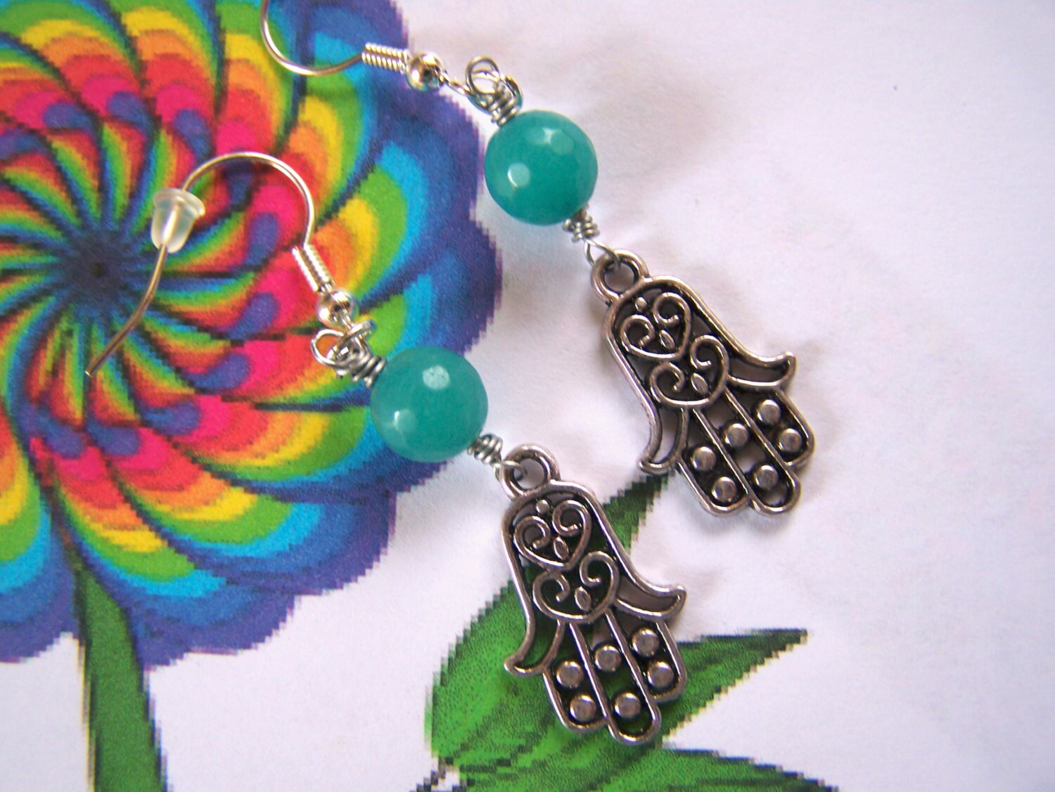 Hamsa Hand Ohrringe Mit Jade Perlen von lindasorigjewelry