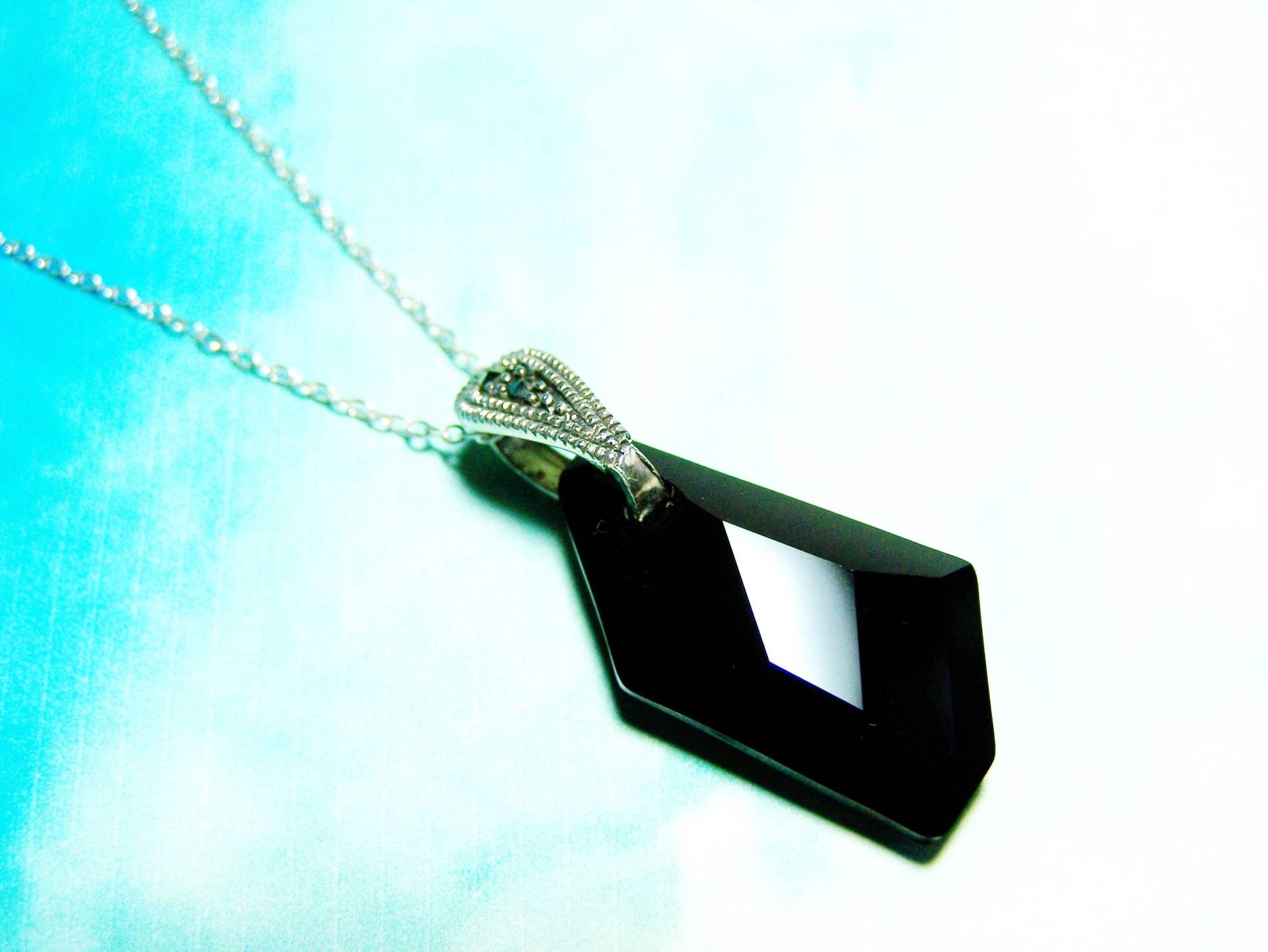 Kristallanhänger Mit Markasit Bail Jet Black, Für Frauen, Halskette Geschenkidee Eleganter Anhänger Kristallanhänger Mit Markasit Bail Jet Black, Für Frauen, Halskette Geschenkidee Eleganter Anhänger von lindasorigjewelry
