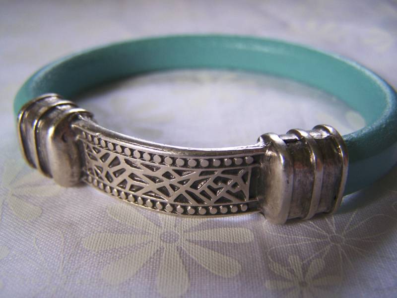 Lederarmband Armreif Aus Türkisem Süßholz von lindasorigjewelry