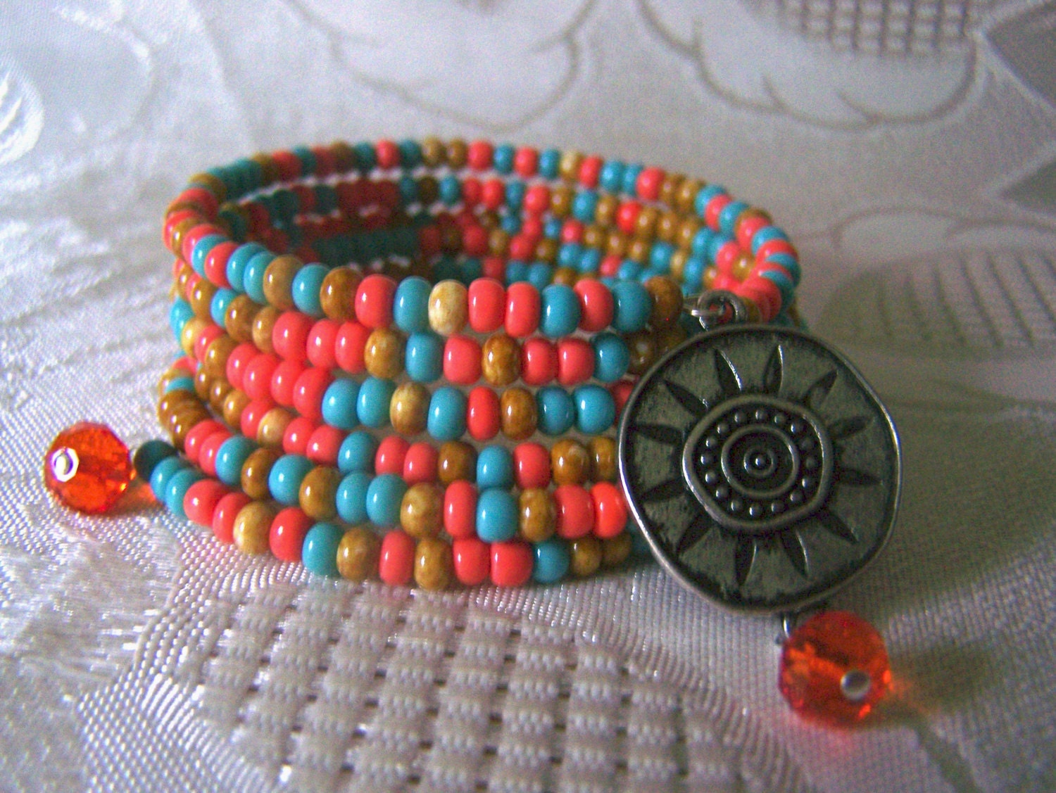 Manschette Armband Memory Wire Southwest Design von lindasorigjewelry