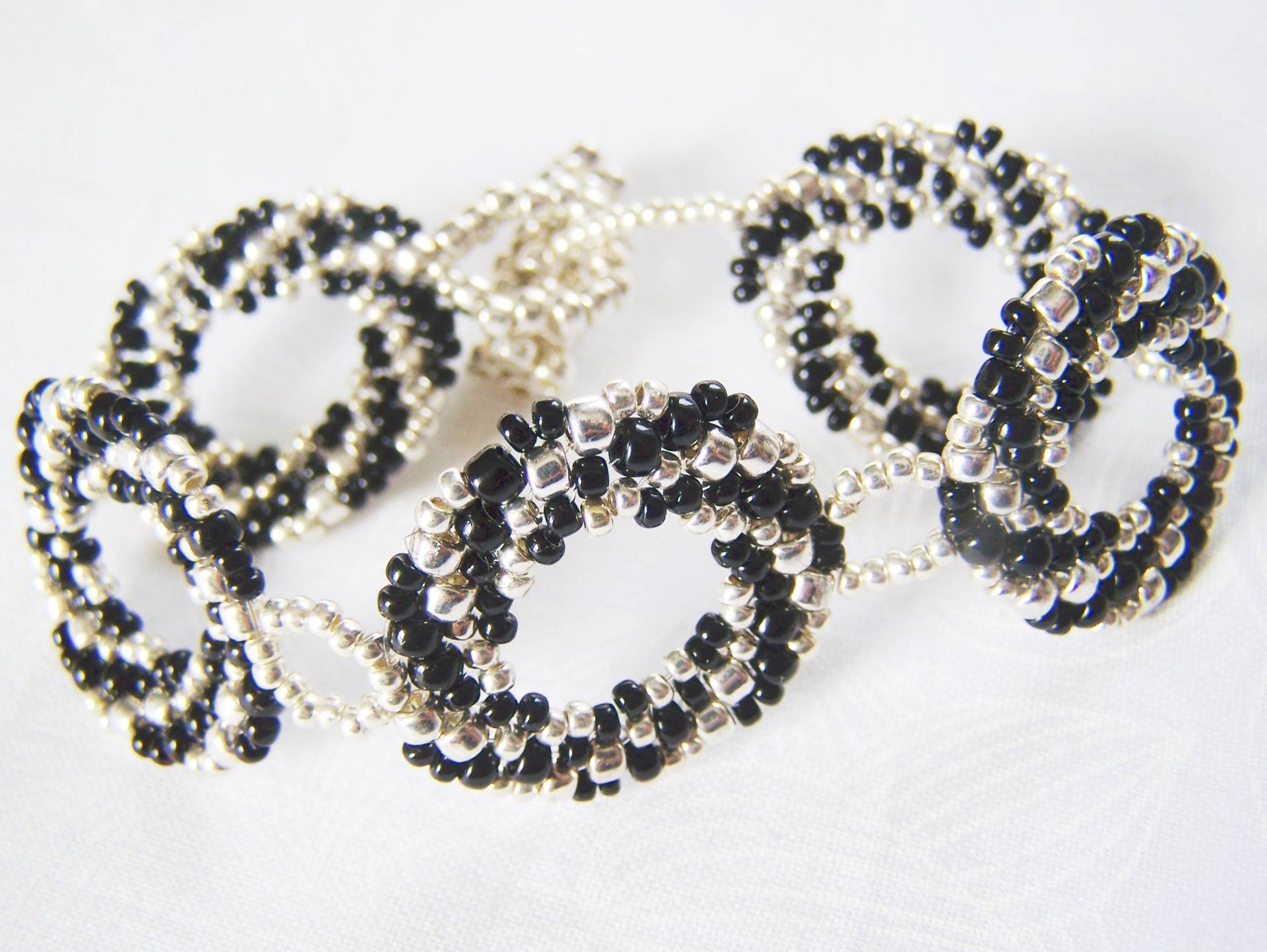 Perlen Gewebt Armband, Rocade Perle Schwarz Und Silber Wirbelt Damen Geschenk Für Frau, Armband Perlen Gewebt Armband, Rocade Perle Schwarz Und Silber Wirbelt Damen Geschenk Für Frau, Armband von lindasorigjewelry