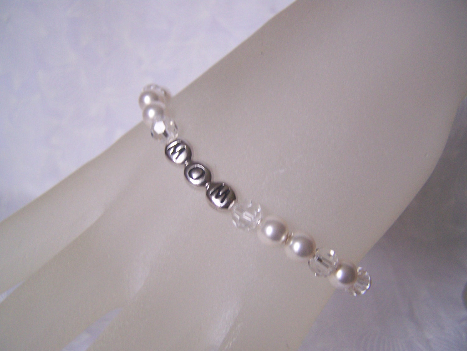 Personalisierte Mutter Großmutter Armband Swarovski-Kristallen Und Perlen von lindasorigjewelry