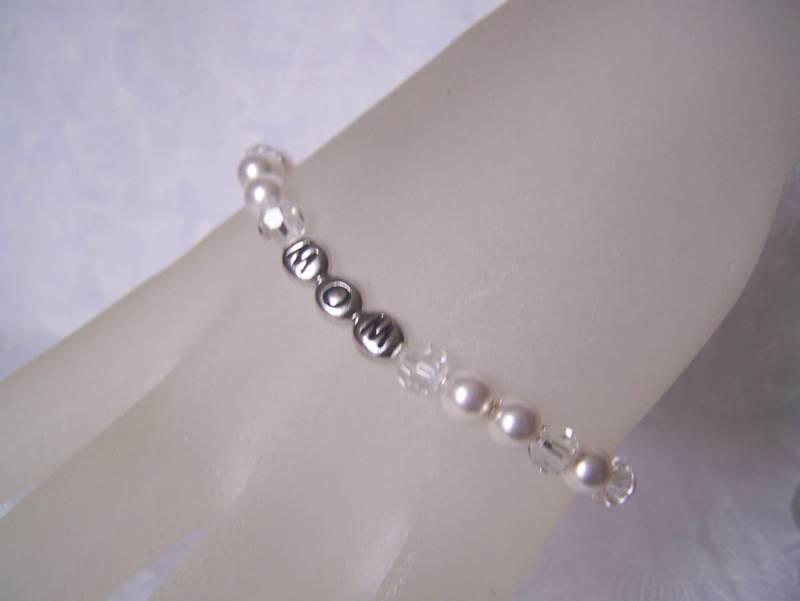 Personalisierte Mutter Großmutter Armband Swarovski-Kristallen Und Perlen von lindasorigjewelry