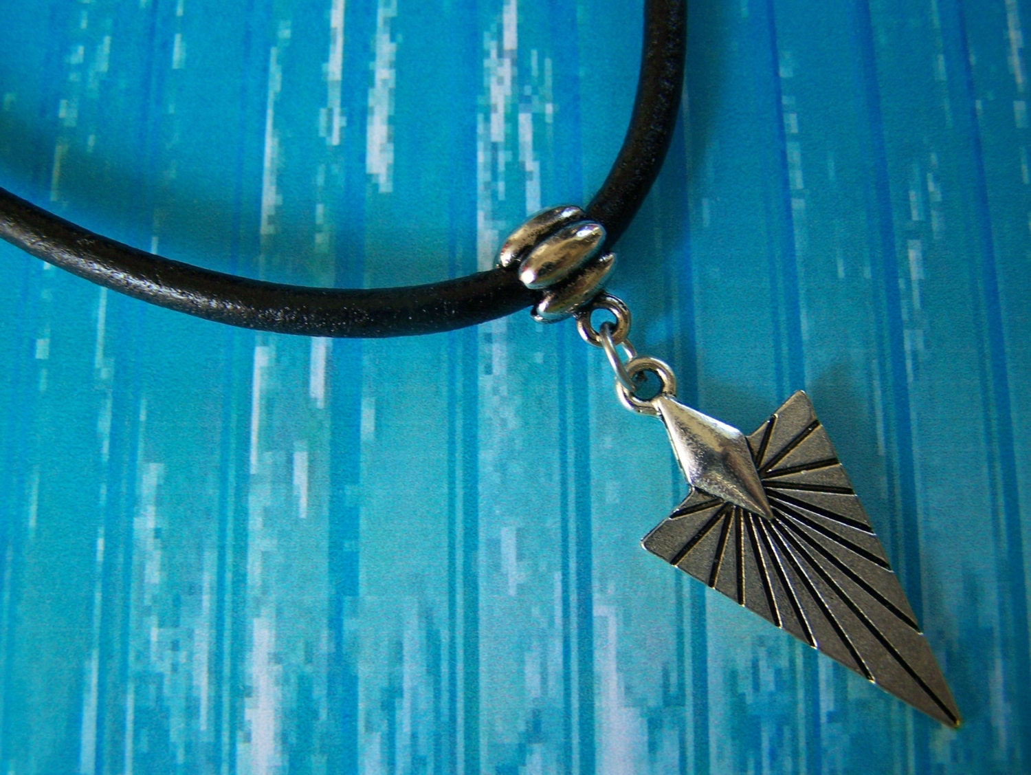 Pfeilspitze Anhänger Herren Unisex Pfeilspitze Anhänger Herren Unisex von lindasorigjewelry