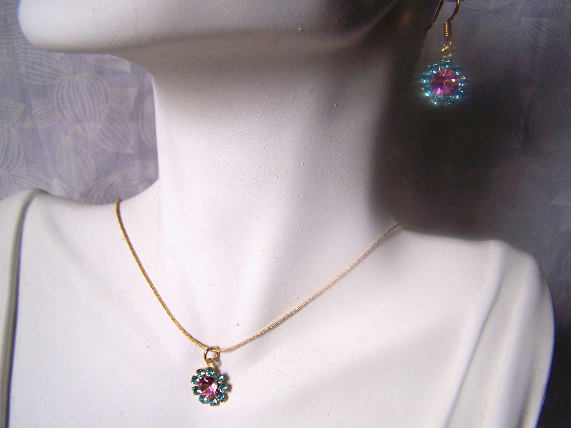 Vintage Swarovski Component Halskette Und Ohrring Set Für Kinder Teenager Frauen Vintage Swarovski Component Halskette Und Ohrring Set Für Kinder Teenager Frauen von lindasorigjewelry