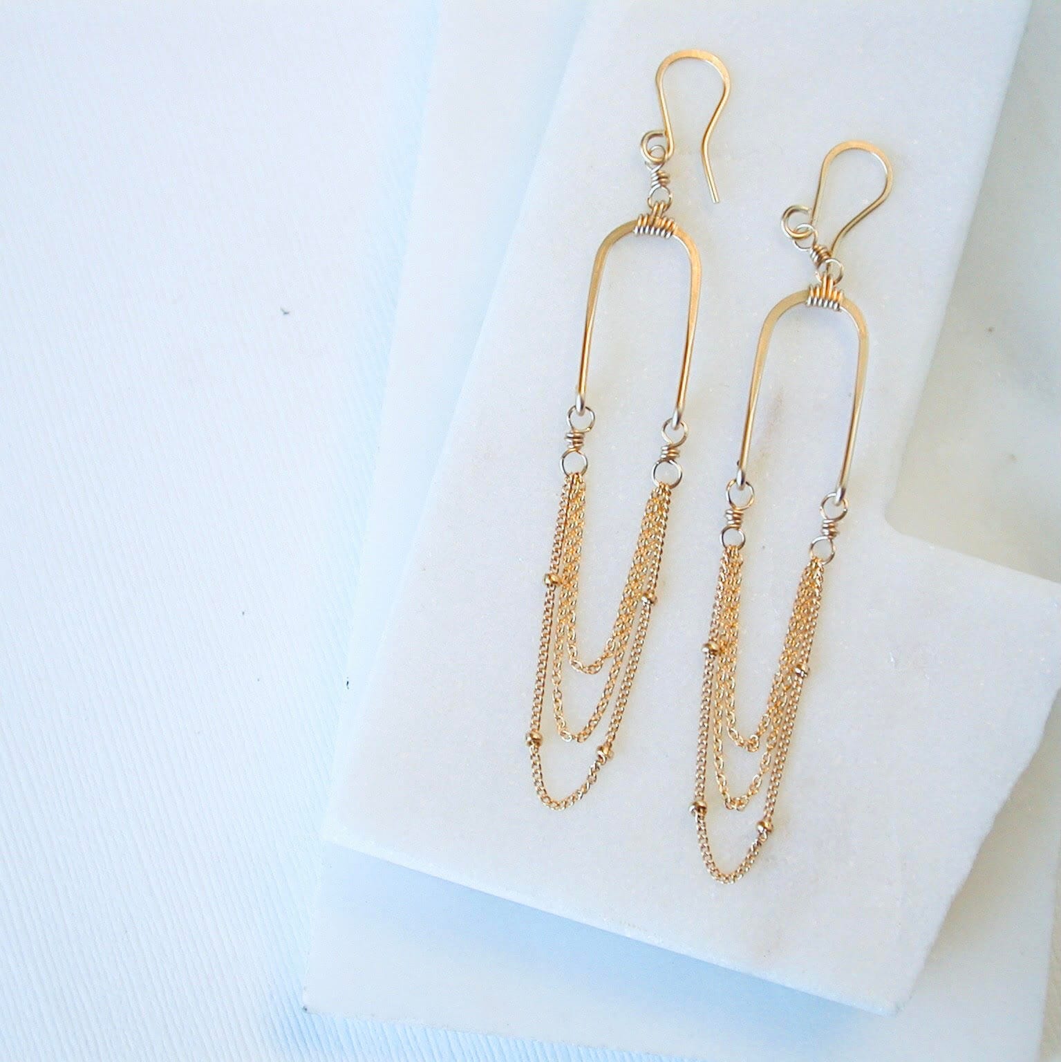 Aphrodite Kaskaden Ohrringe 14K Gold Filled Kettenfransen Aphrodite Kaskaden Ohrringe 14K Gold Filled Kettenfransen von lindatrentjewelry