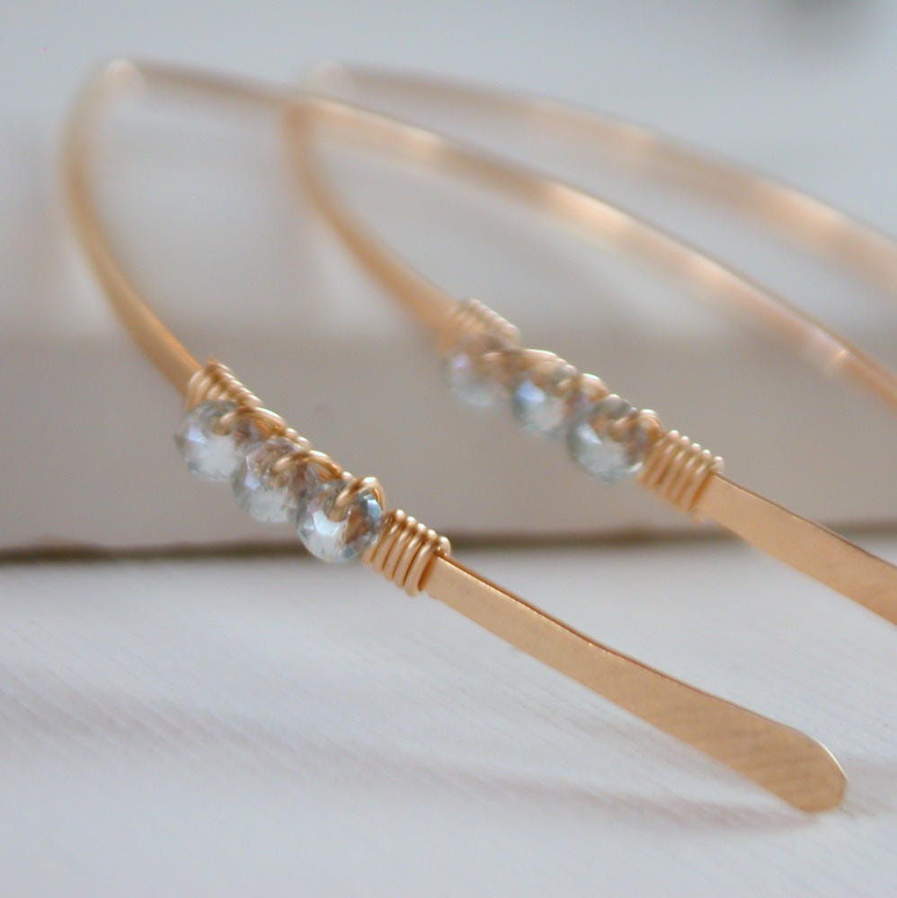 Draht Gewickelt Durchzieher Ohrringe Kaum Blauer Kristall, Gold Filled Draht Gewickelt Durchzieher Ohrringe Kaum Blauer Kristall, Gold Filled von lindatrentjewelry