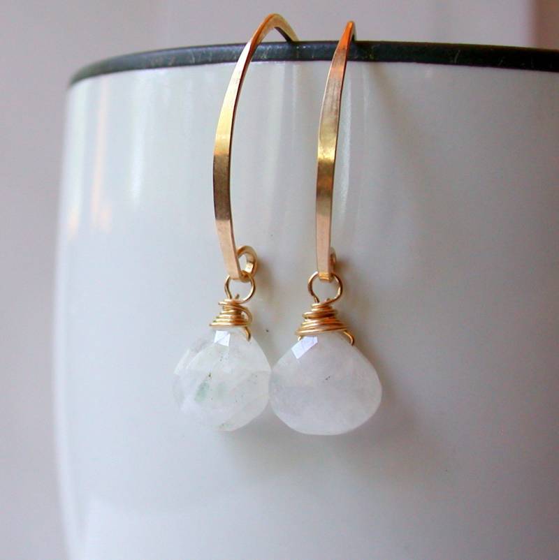 Elegante Mondstein Hängeohrringe 14K Gold Fill Durchzieher Ohrringe Elegante Mondstein Hängeohrringe 14K Gold Fill Durchzieher Ohrringe von lindatrentjewelry