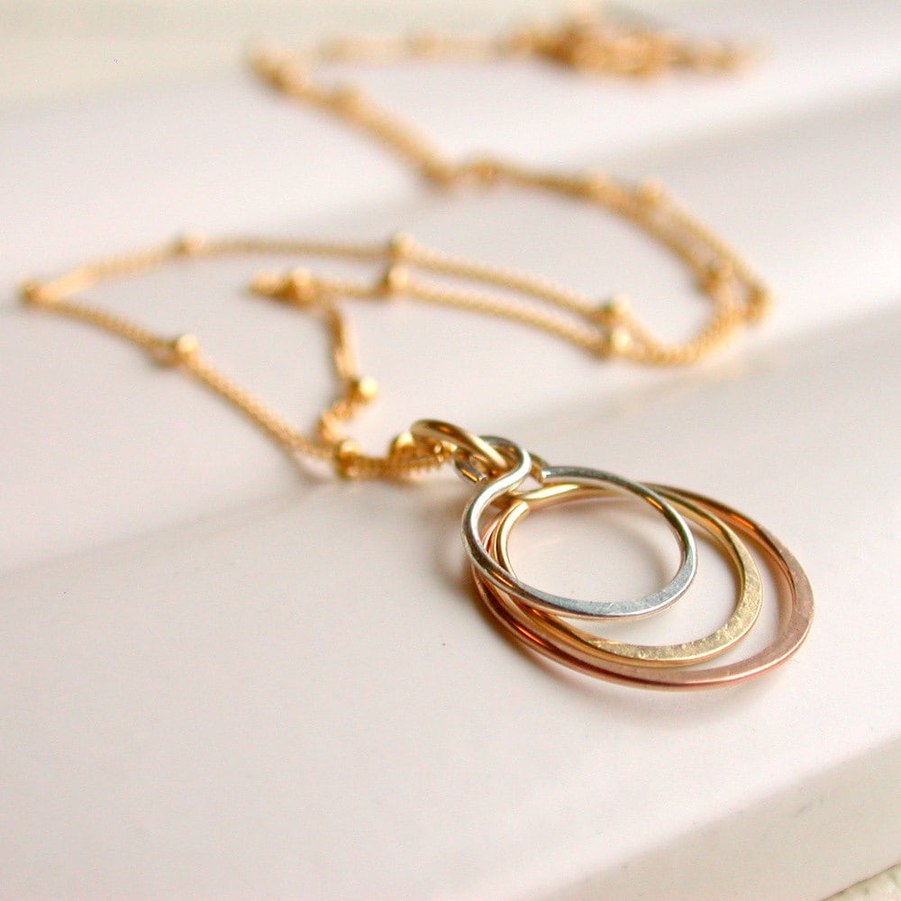 Kreis Anhänger Aus Gemischten Metallen Sterling Silber, Gold & Roségold Fill Kreis Anhänger Aus Gemischten Metallen Sterling Silber, Gold & Roségold Fill von lindatrentjewelry