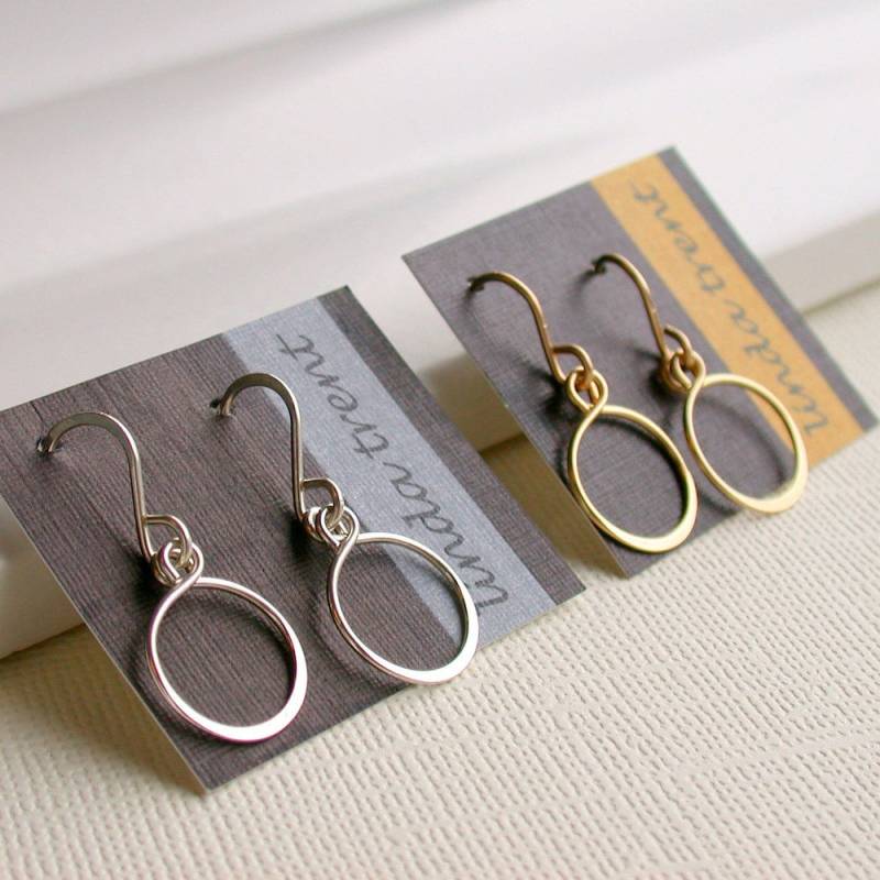 Zierliche Creolen. Kleine Runde Gold Silberne Rose Zierliche Creolen. Kleine Runde Gold Silberne Rose von lindatrentjewelry