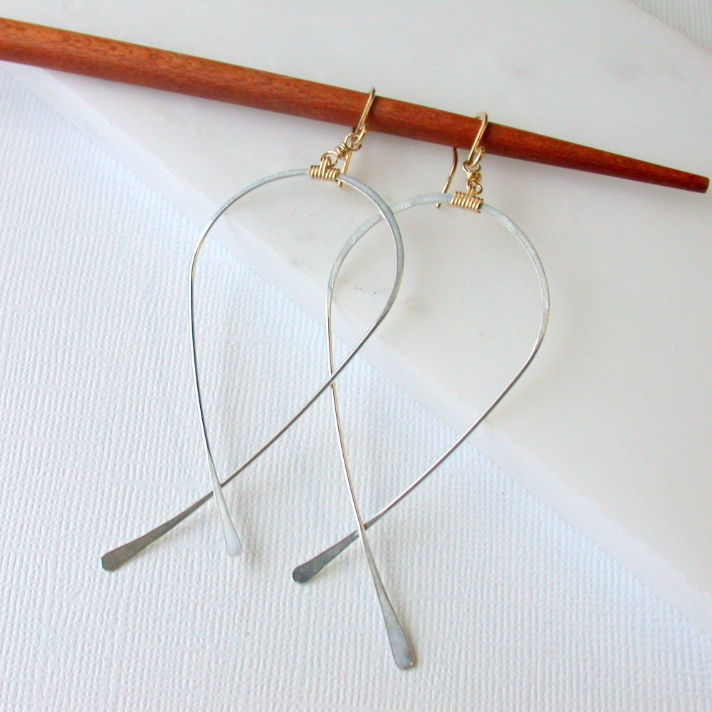 sterling Silber Teardrop Creolen Mixed Metal Schwingende Creolen sterling Silber Teardrop Creolen Mixed Metal Schwingende Creolen von lindatrentjewelry