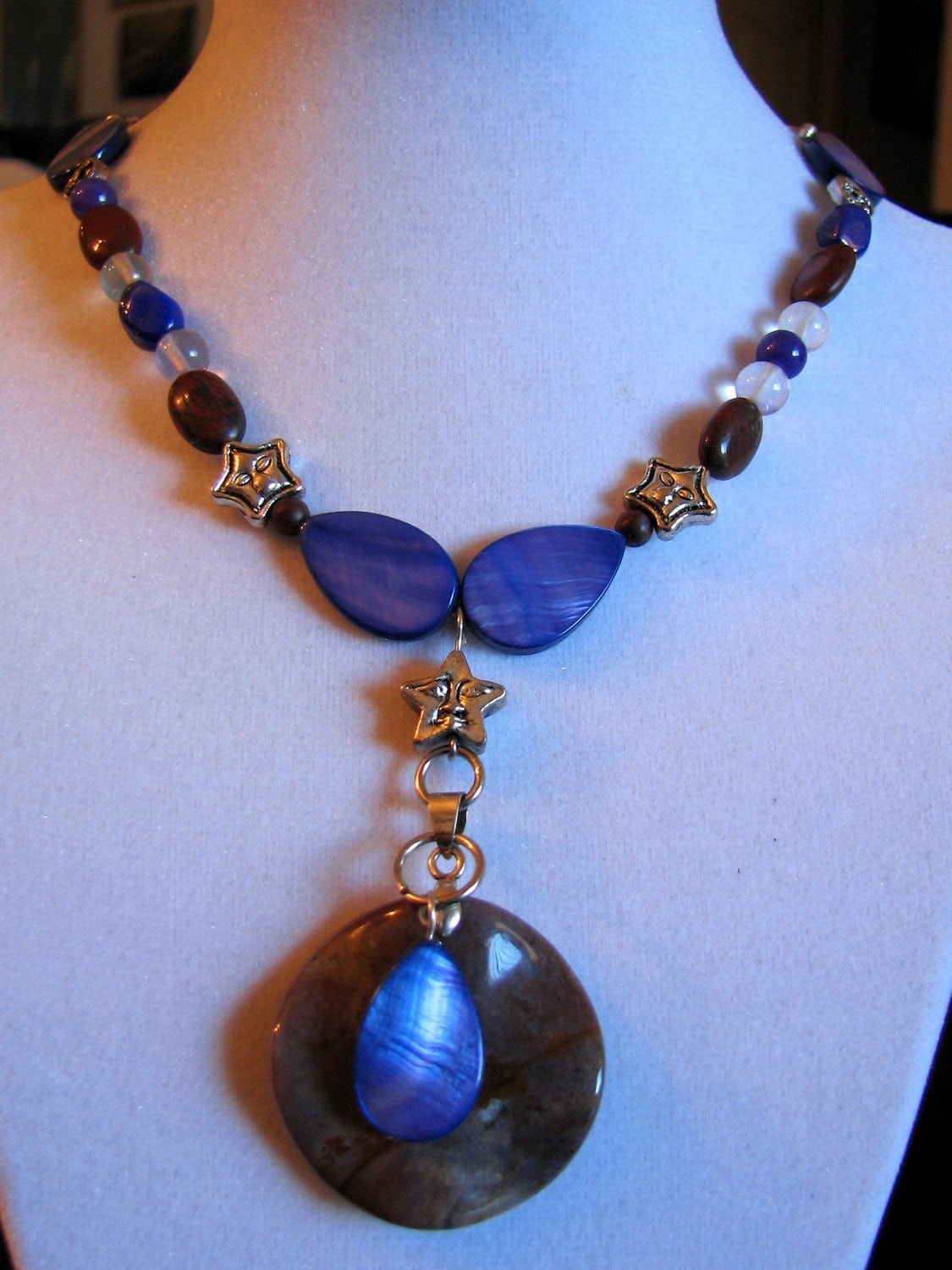 Lila Trifft Braune Halskette Lila Trifft Braune Halskette von lindinidesigns