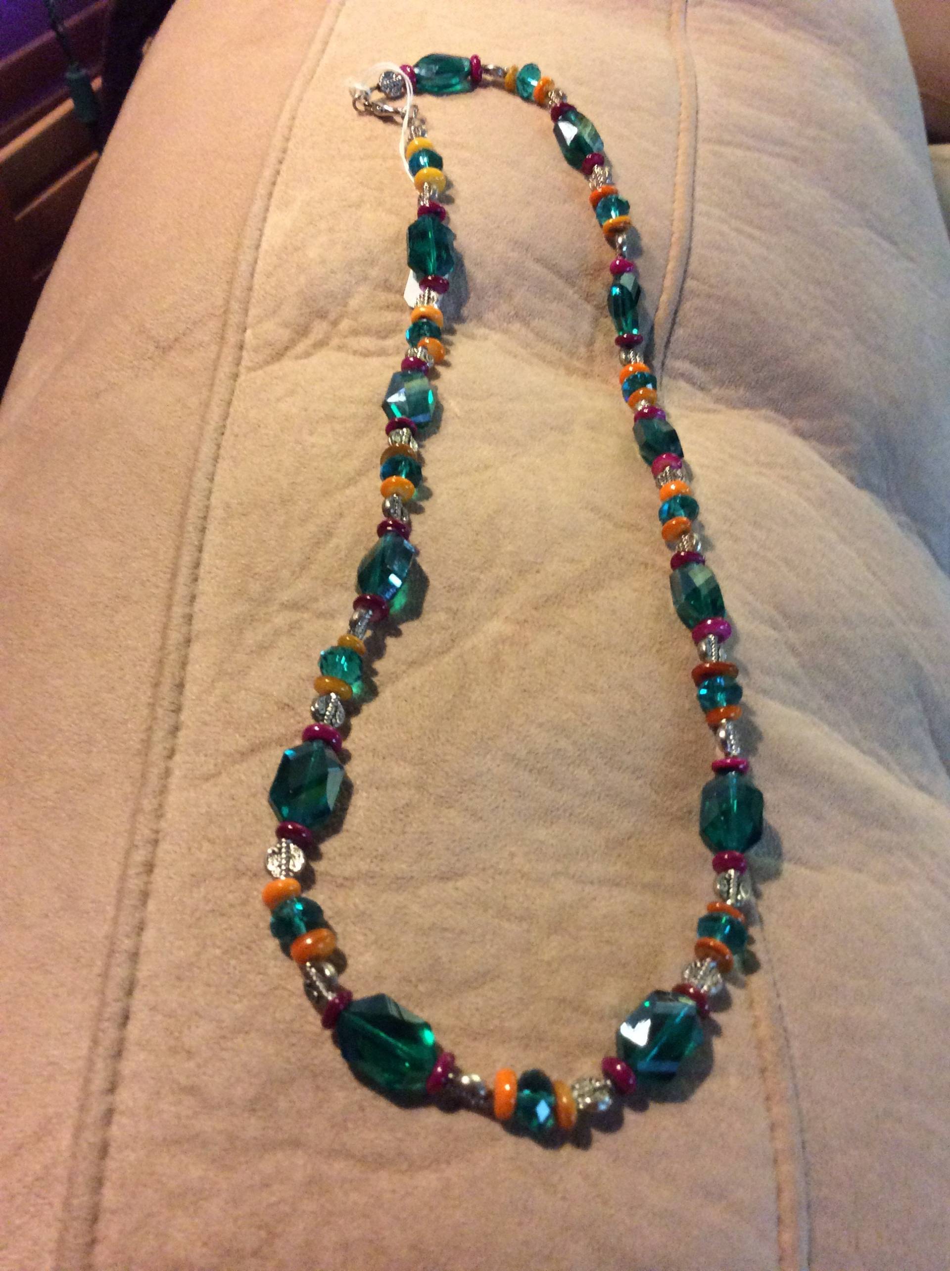 Petrol Glas Halskette Mit Gelben Und Rose Akzente von lindinidesigns