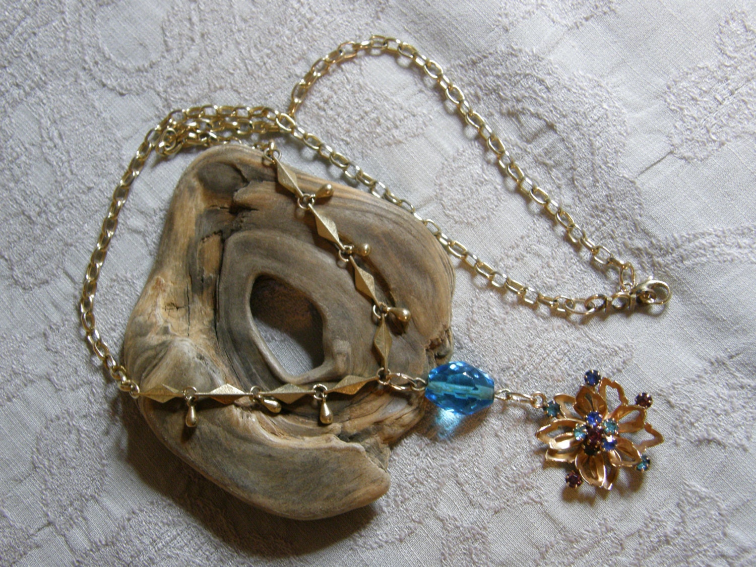 Artisan Gestaltete Gefüge Halskette Aus Vintage-Funden von lindysloops