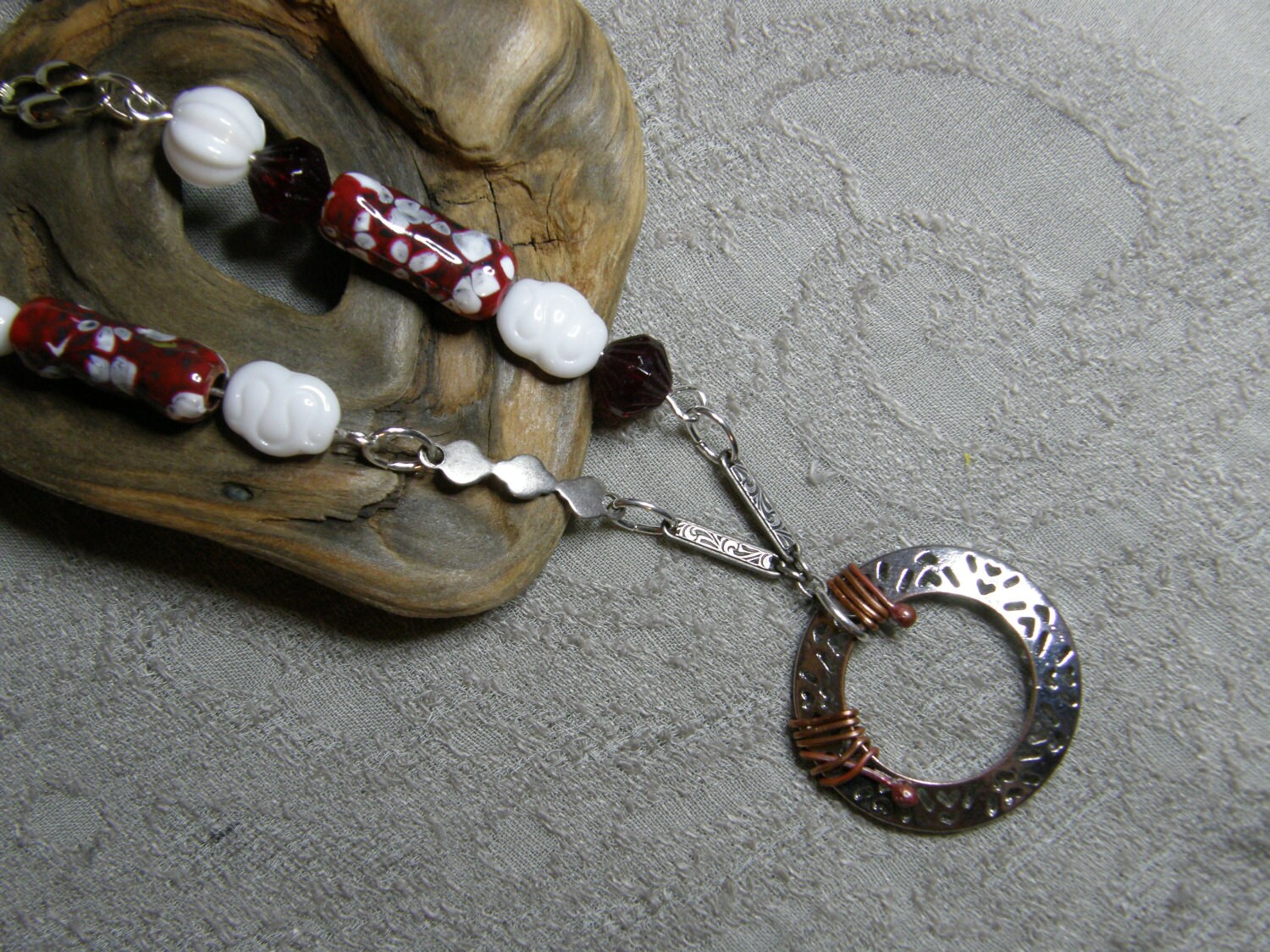 Brillengestell Loop Anhänger Halskette - Mad Über Rot von lindysloops