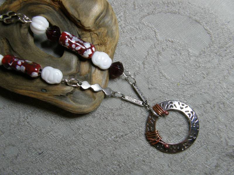 Brillengestell Loop Anhänger Halskette - Mad Über Rot von lindysloops