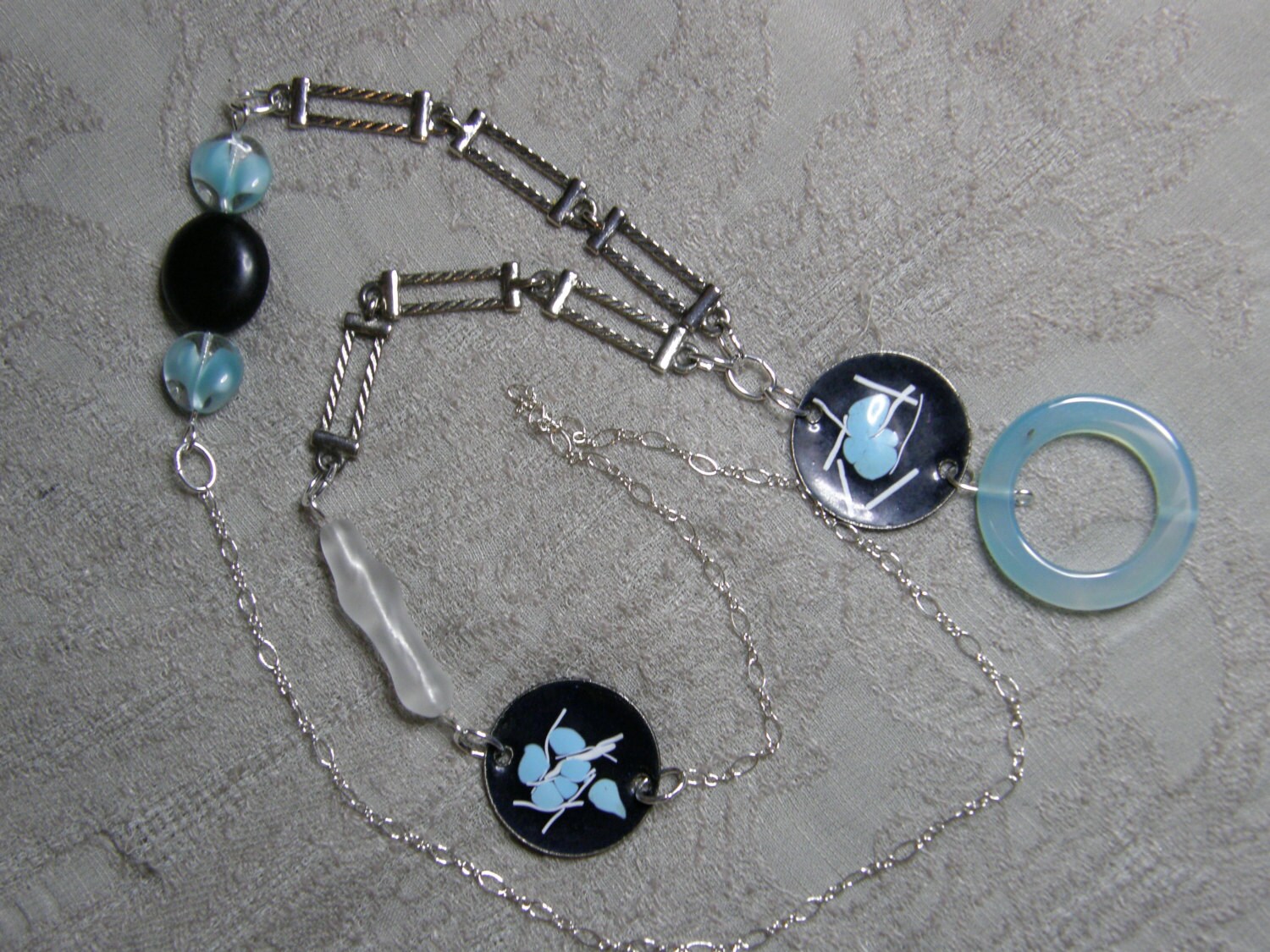 Brillengestell Schleife Halsband - Modern Blues von lindysloops