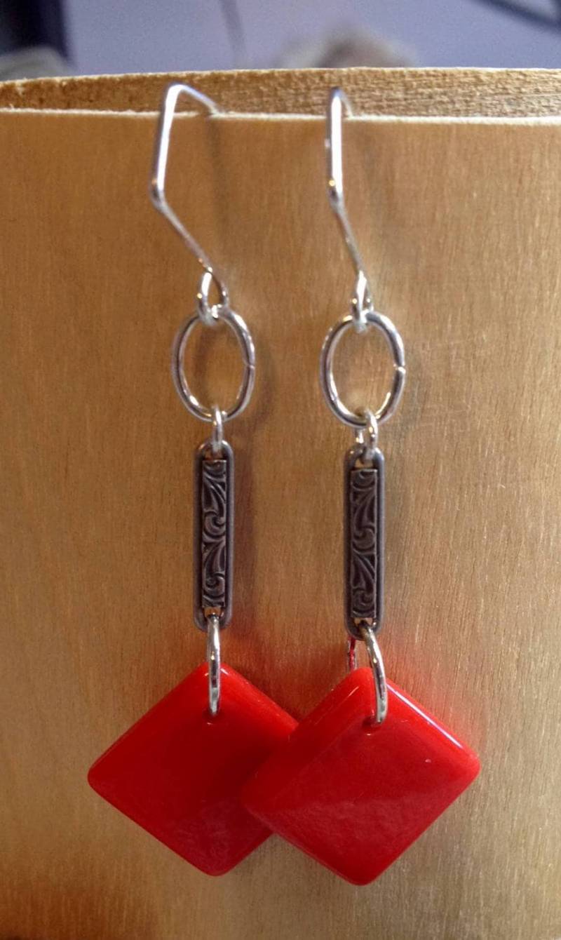 Handwerker Ohrringe Mit Drachen Geformtdrähte Und Vintage Erkenntnisse von lindysloops