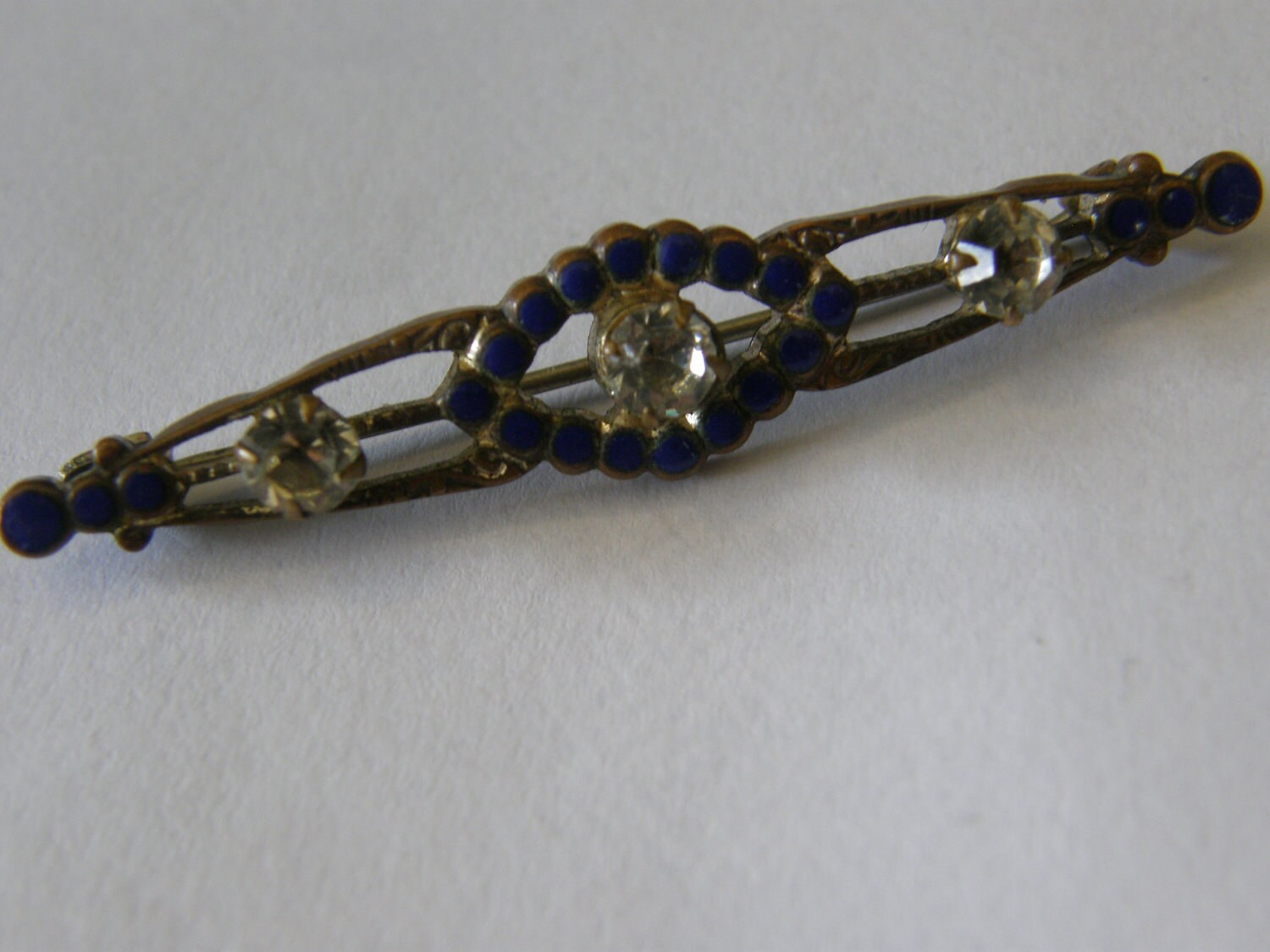 Jahrgang 1920 Messing, Emaille Und Strass Brosche von lindysloops