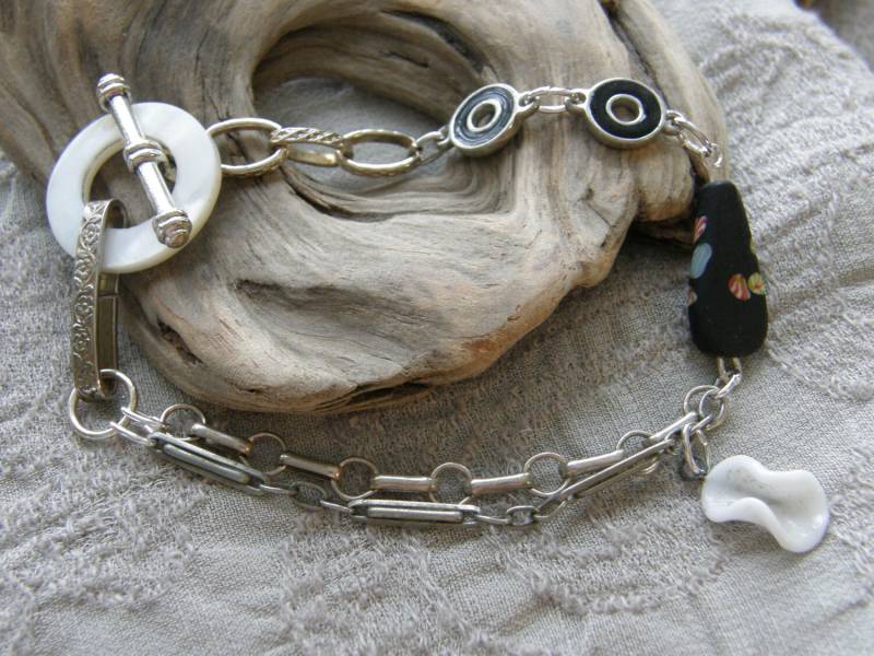 Vintage Assemblage Armband Antik Silber Kette Mit Perlmutt von lindysloops