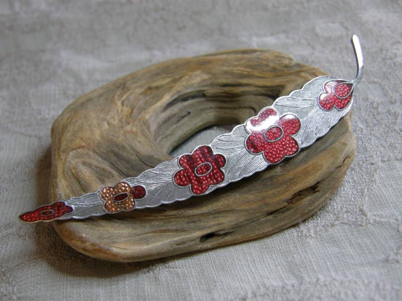 Vintage Silber Blatt Brosche Mit Rot Und Orange Guilloche-Emaille-Blumen von lindysloops