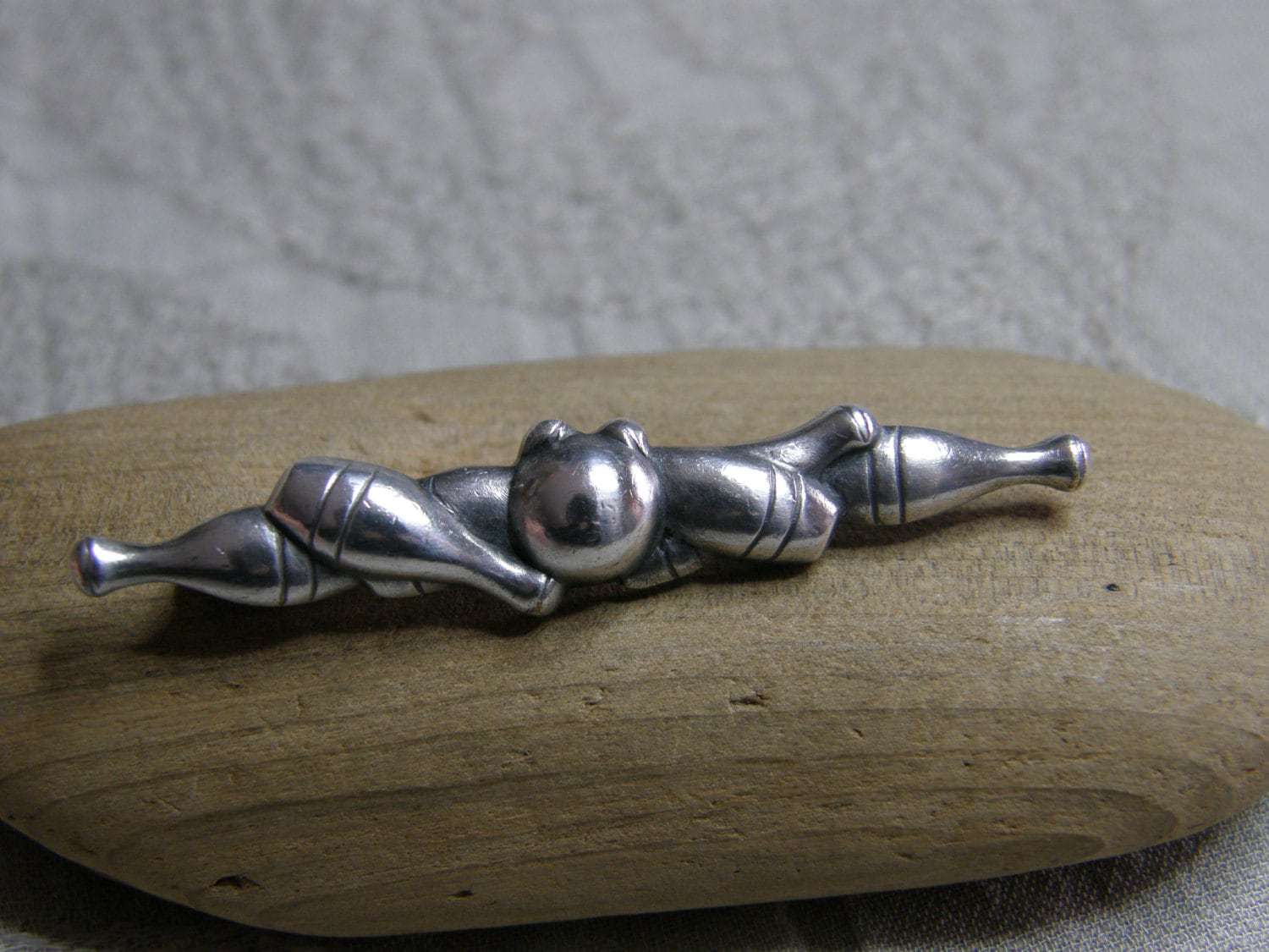 Vintage Silber Brosche Mit Bowling-Kugel Und Pins Um Die 1960Er Jahre von lindysloops