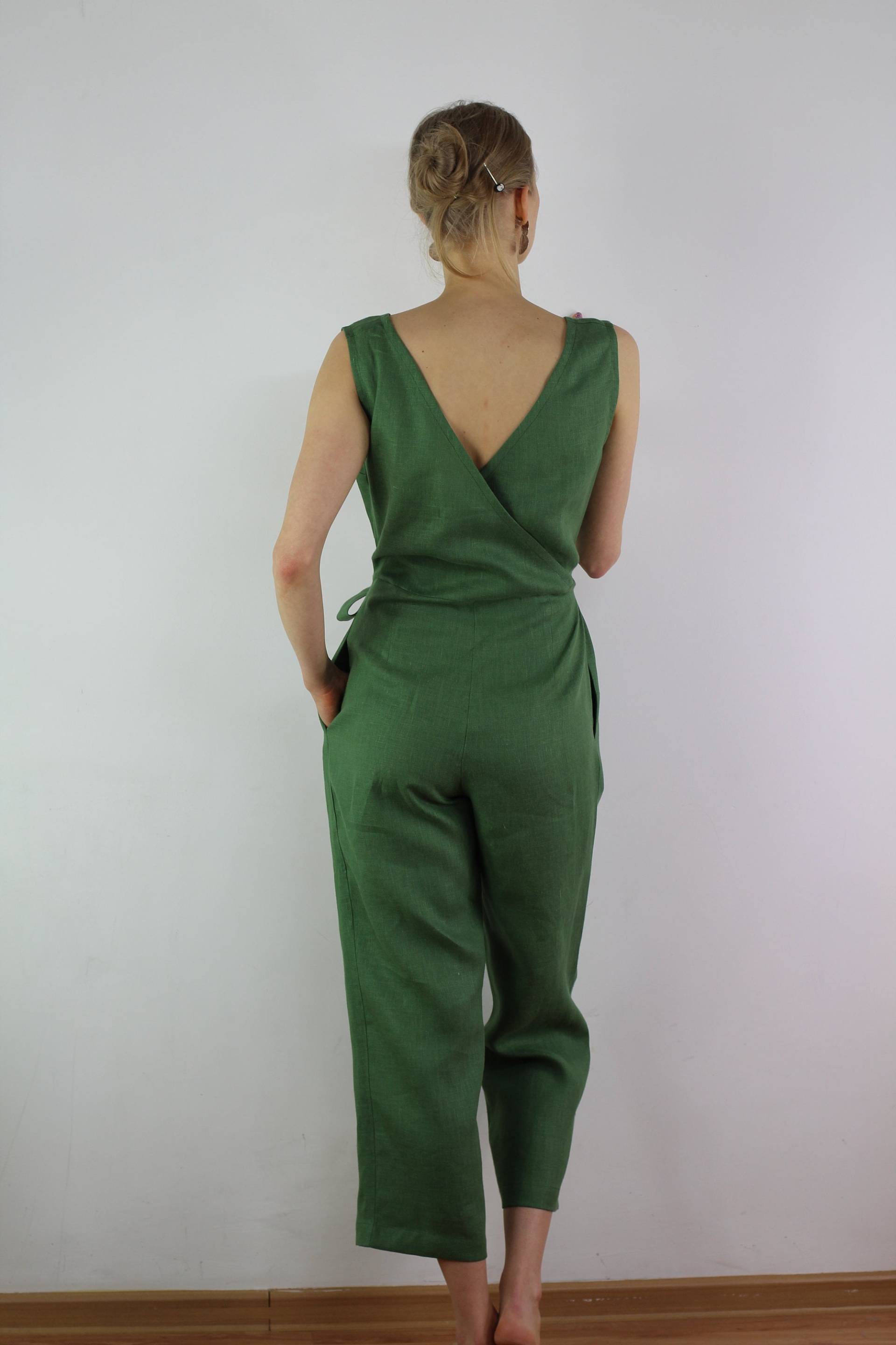 Sommer Leinen Jumpsuit/ Lässige Jumpsuits/Grüner Overall Jumpsuit Für Frauen Strampler Cropped Hose von linencity