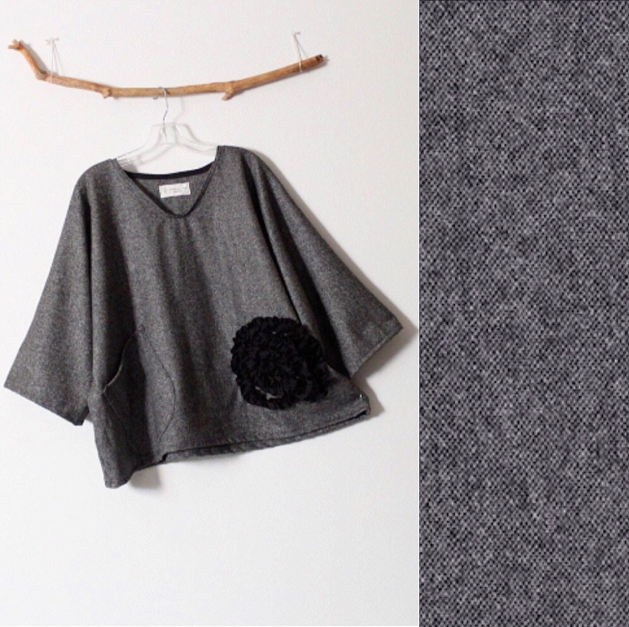 Made To Order Übergroße Schwarze Blume Auf Grauer Tweed Wolle Top von linenclothingbyanny