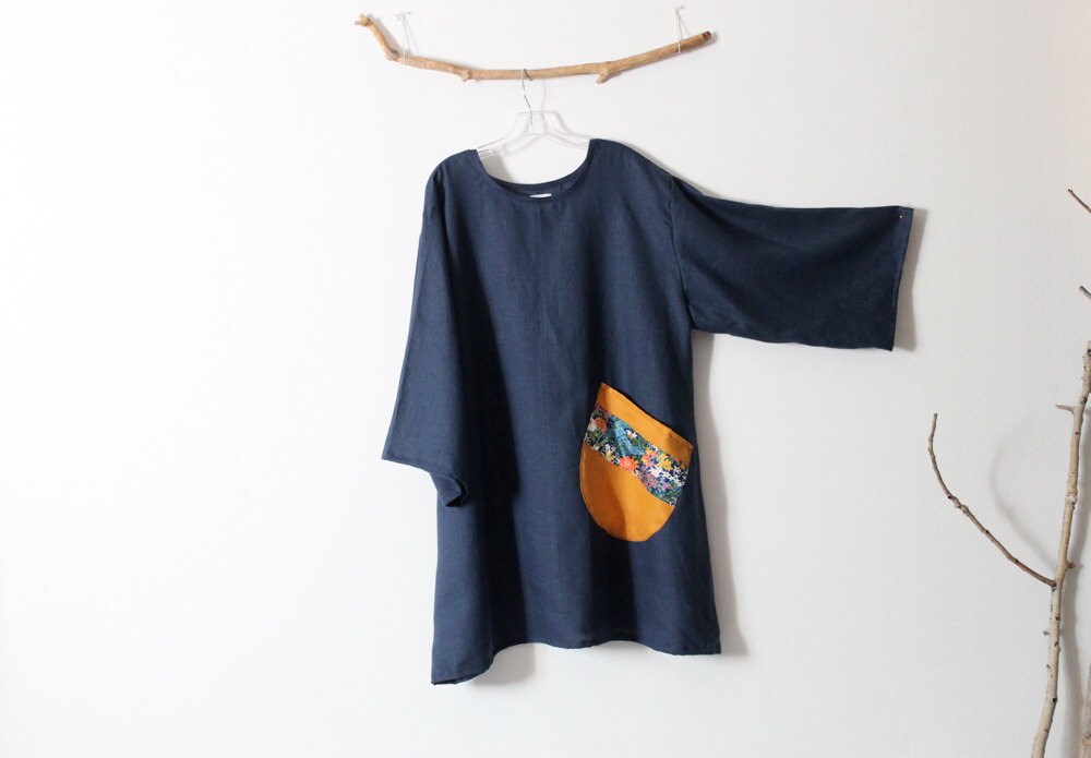 Nachtblaues Kurzes Leinenkleid Mit Großer Abgerundeter Tasche Nachtblaues Kurzes Leinenkleid Mit Großer Abgerundeter Tasche von linenclothingbyanny