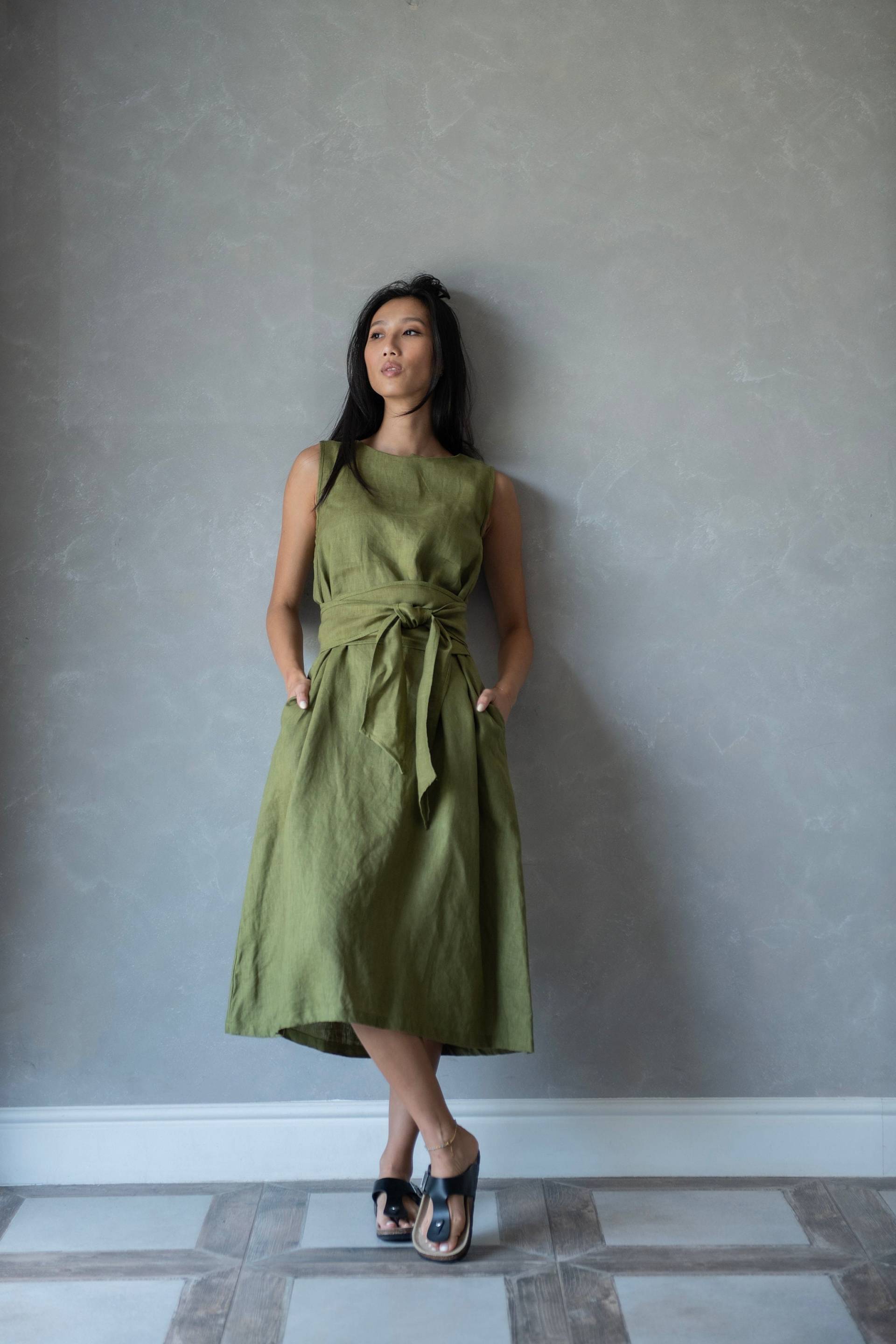 Leinen Wickelkleid, Kleid Mit Taschen, Sommerkleid, Grünes Midi Kleid, Wandelbares Schaukelkleid, Sommerkleid Daphne von linenfairytales